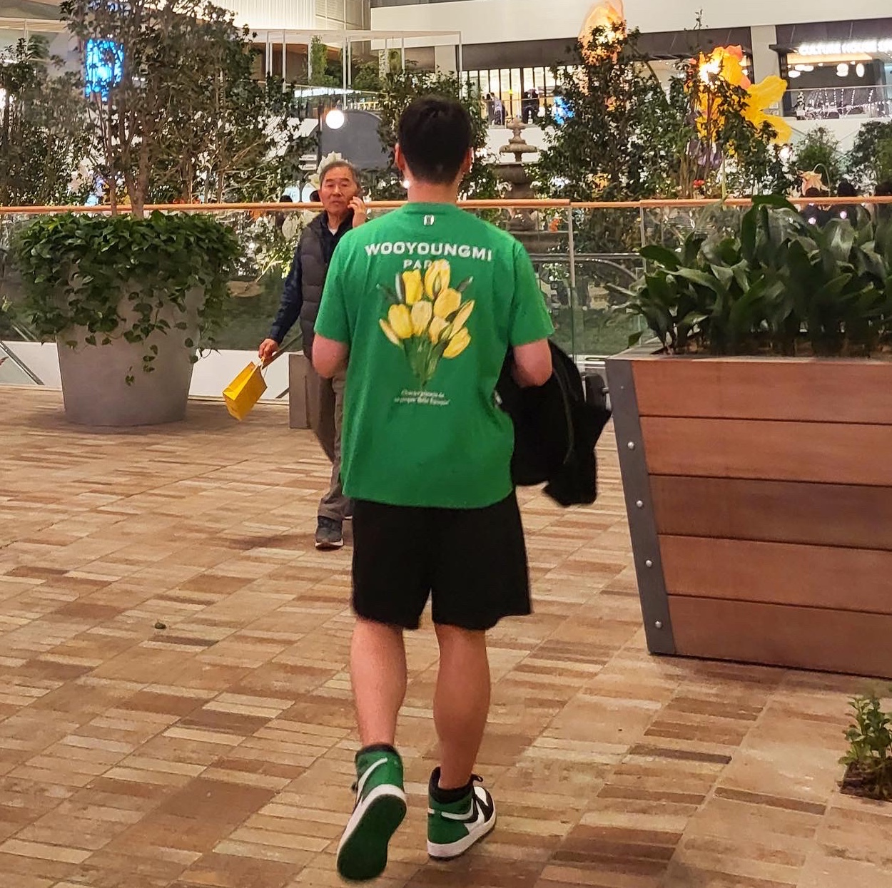 Jordan 1 Retro High OG Black and Lucky Green, Wooyoungmi Flower Print Back Logo T-Shirt Green - 22SS 착용 스타일 - 2
