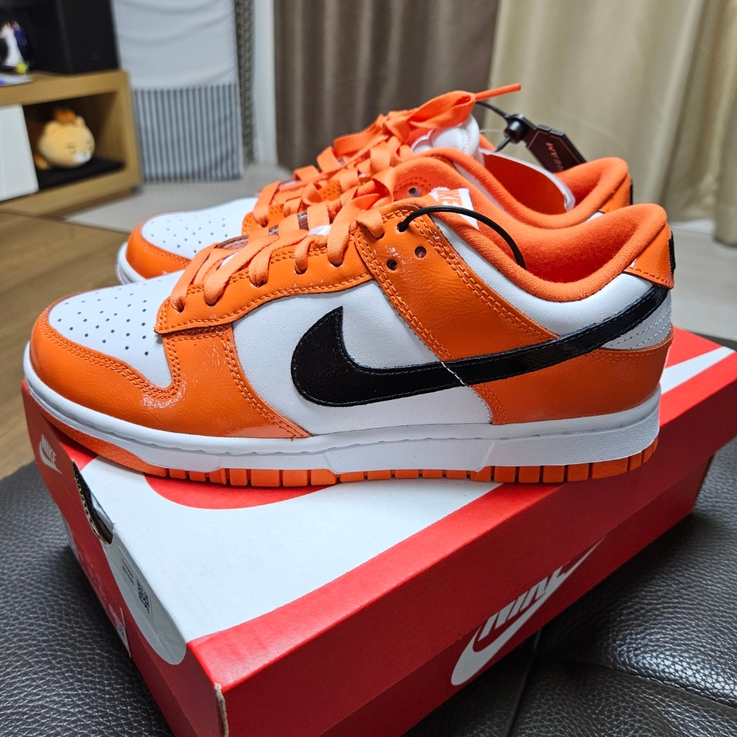 (W) Nike Dunk Low Essential Brilliant Orange 착용 스타일 - 2