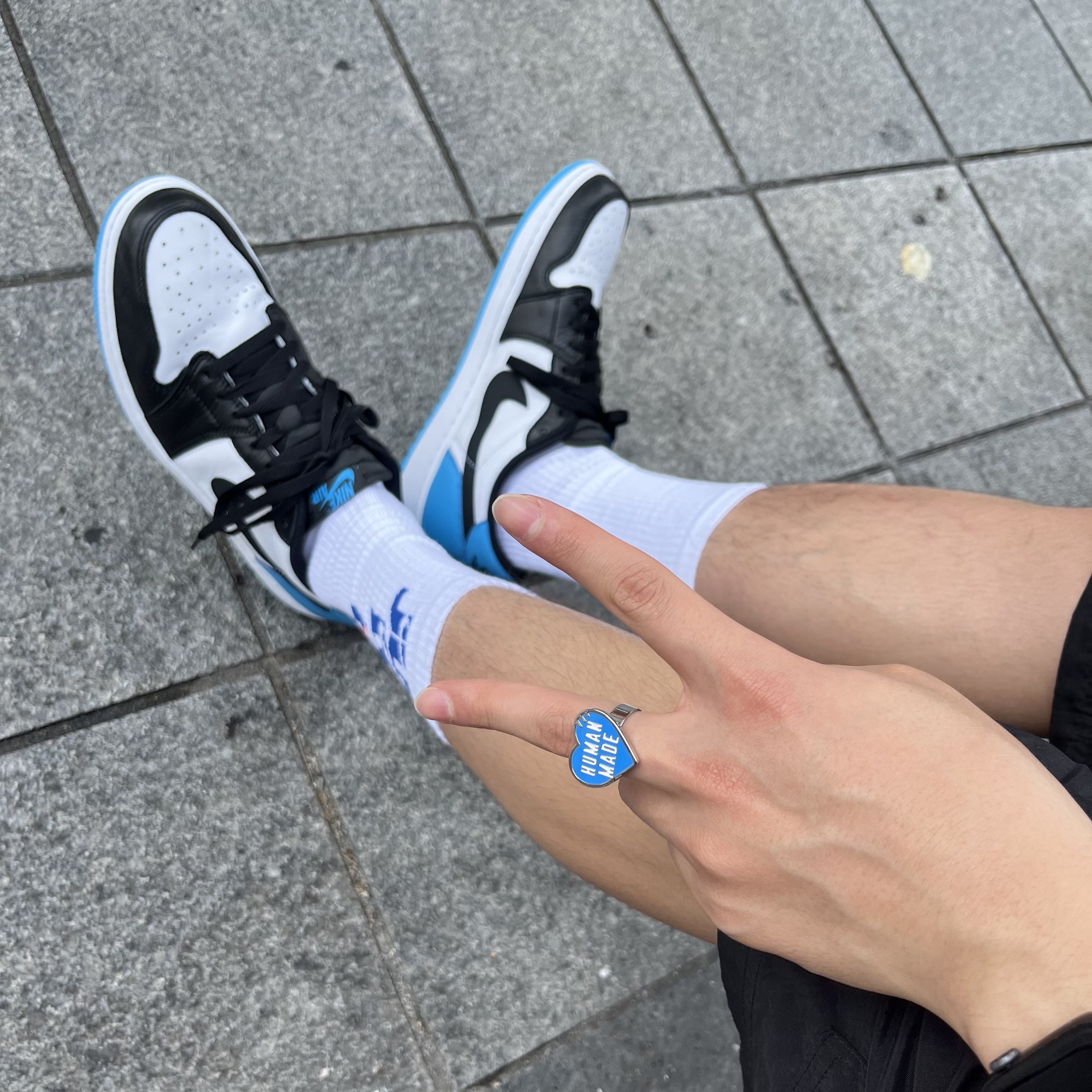 Jordan 1 Retro Low OG Black and Dark Powder Blue, Human Made Heart Ring Blue 착용 스타일