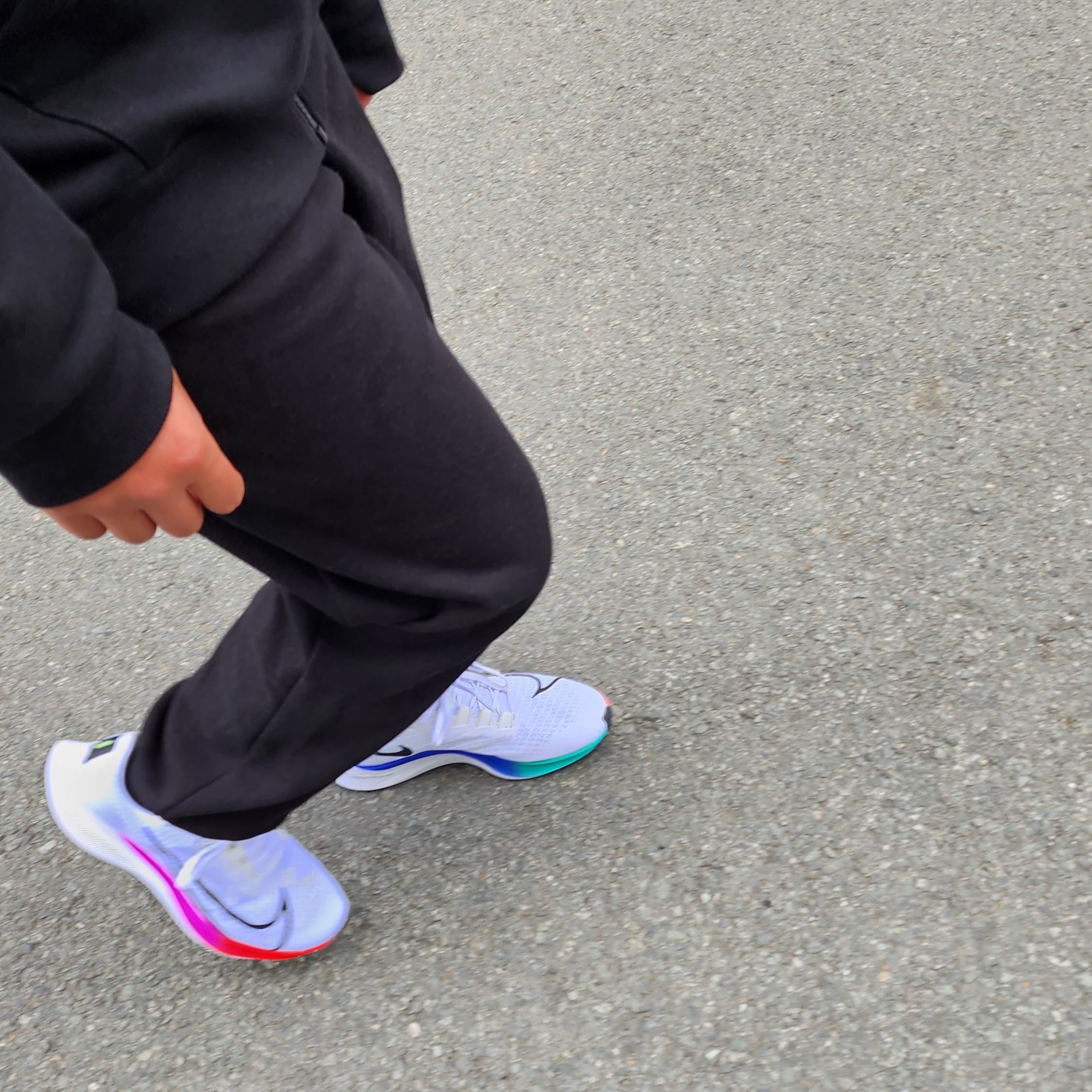 Nike Air Zoom Pegasus 37 White Hyper Violet 착용 스타일