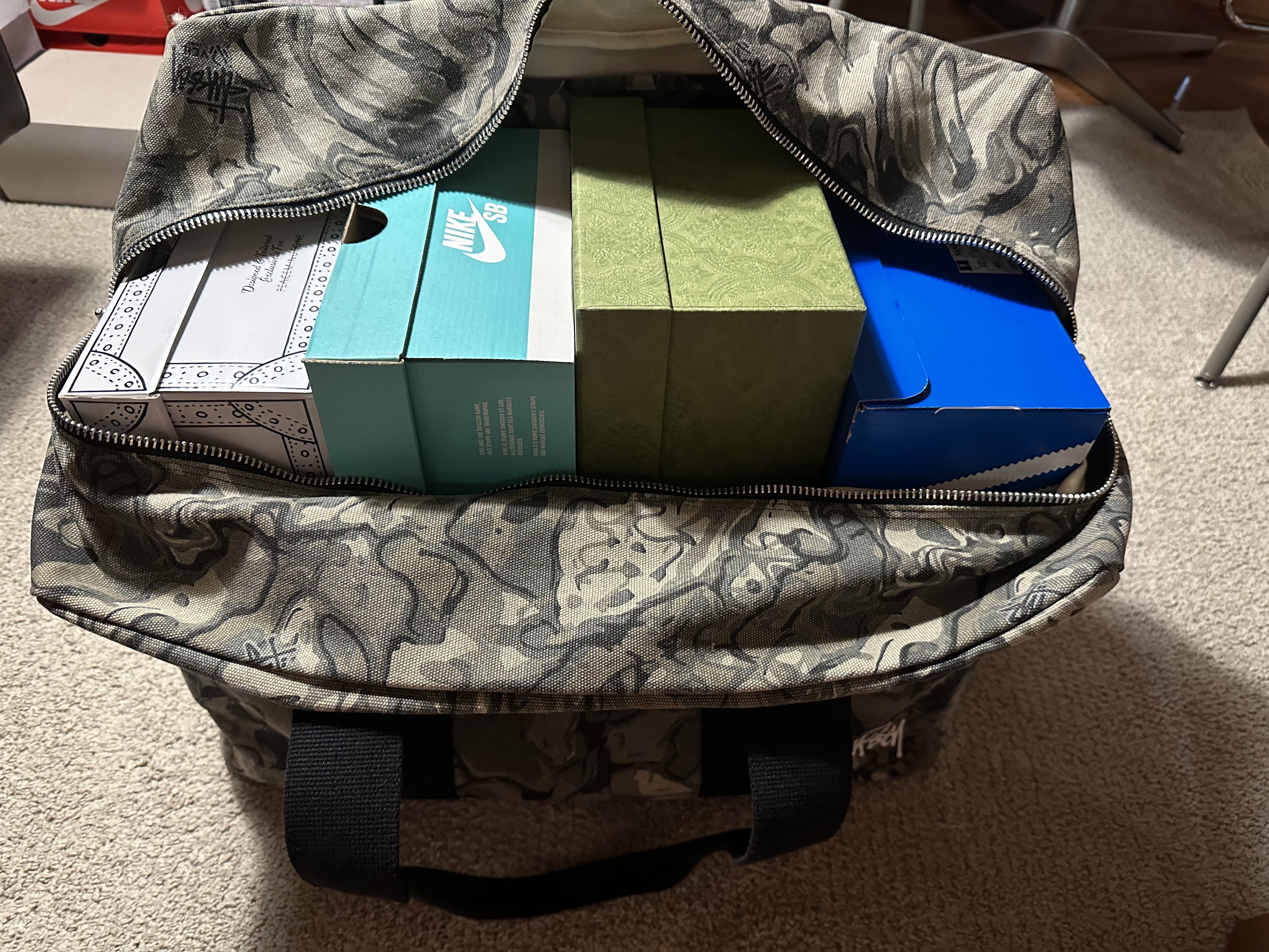 Stussy Canvas Flight Bag Veil Camo 착용 스타일 - 4