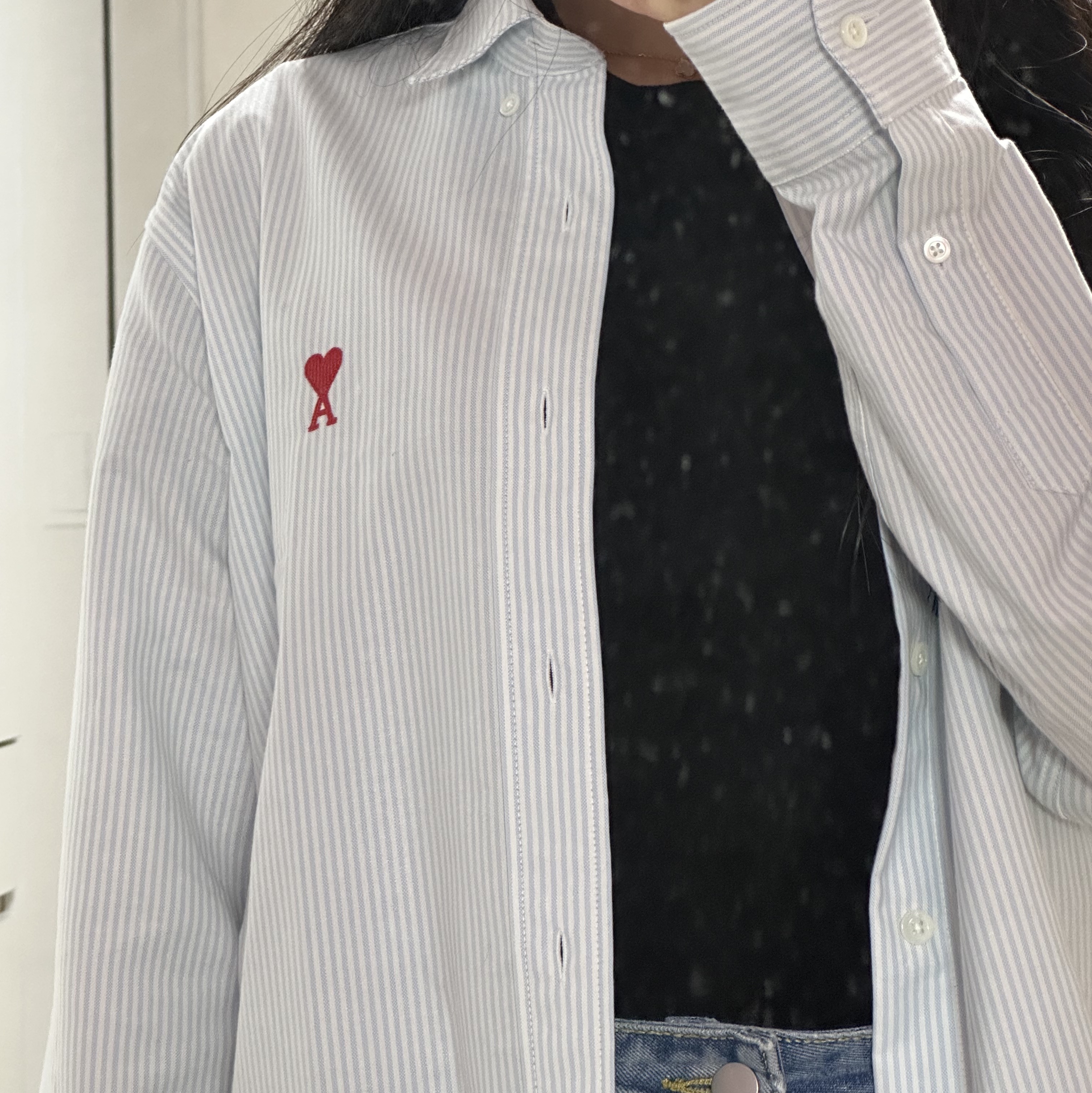 AMI de Coeur Striped Button-Down Shirt Sky Blue White 착용 스타일