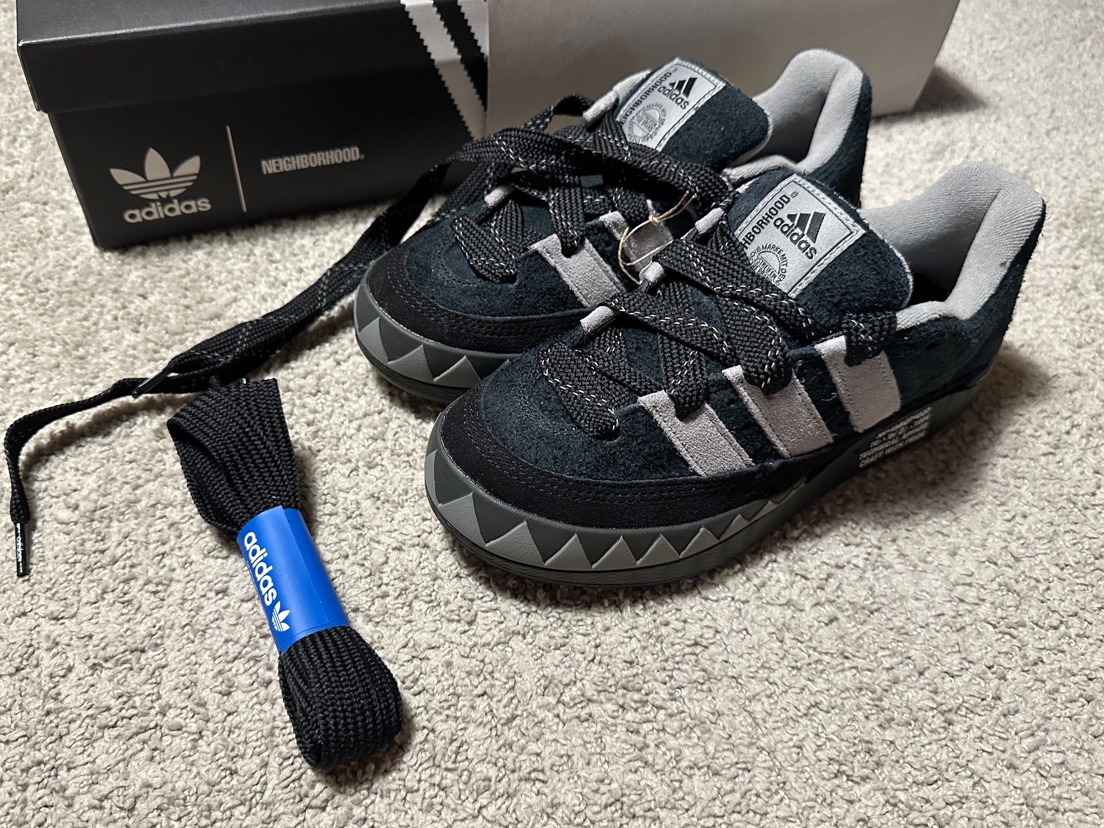 Adidas x Neighborhood Adimatic Core Black 착용 스타일 - 1