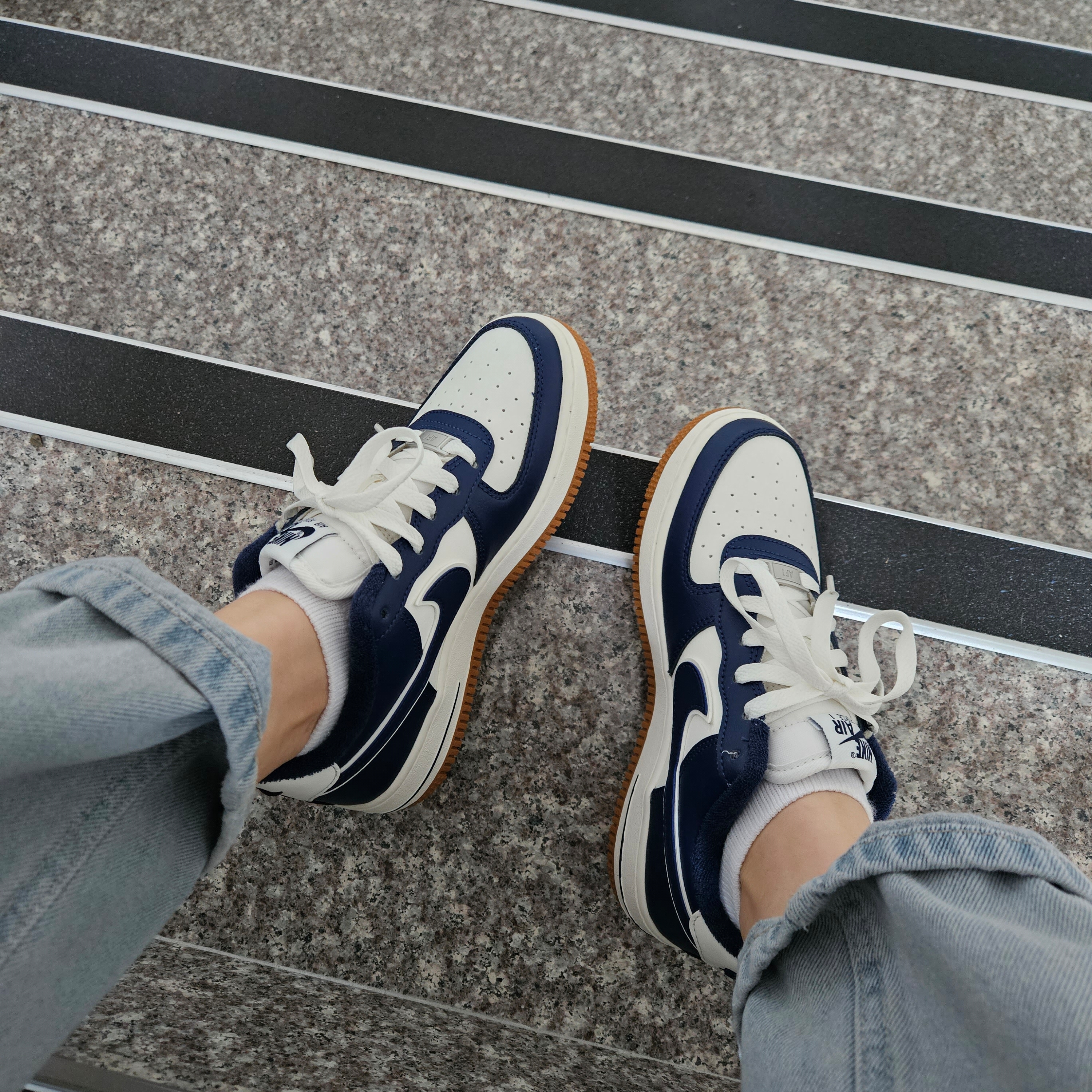 (GS) Nike Air Force 1 LV8 3 Midnight Navy 착용 스타일 - 4