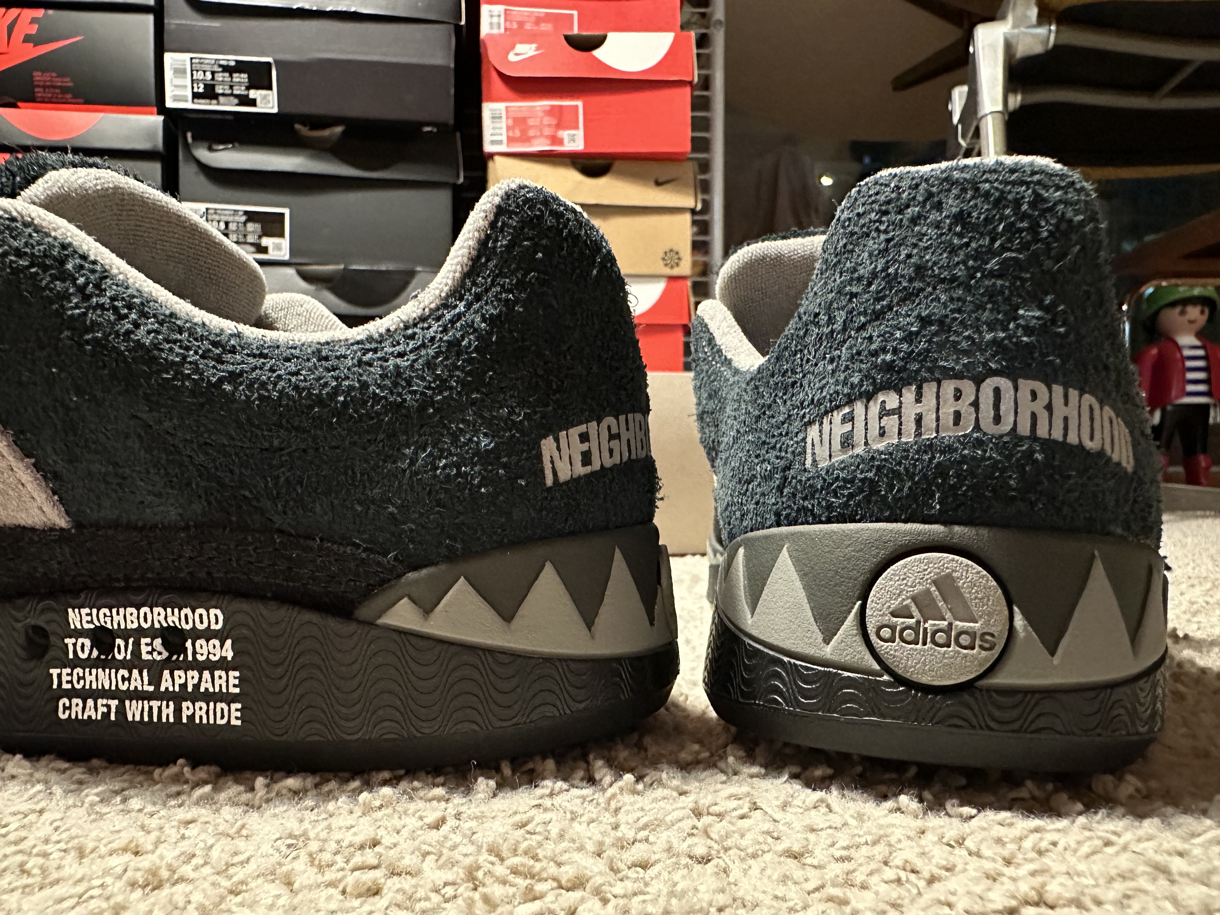 Adidas x Neighborhood Adimatic Core Black 착용 스타일 - 3