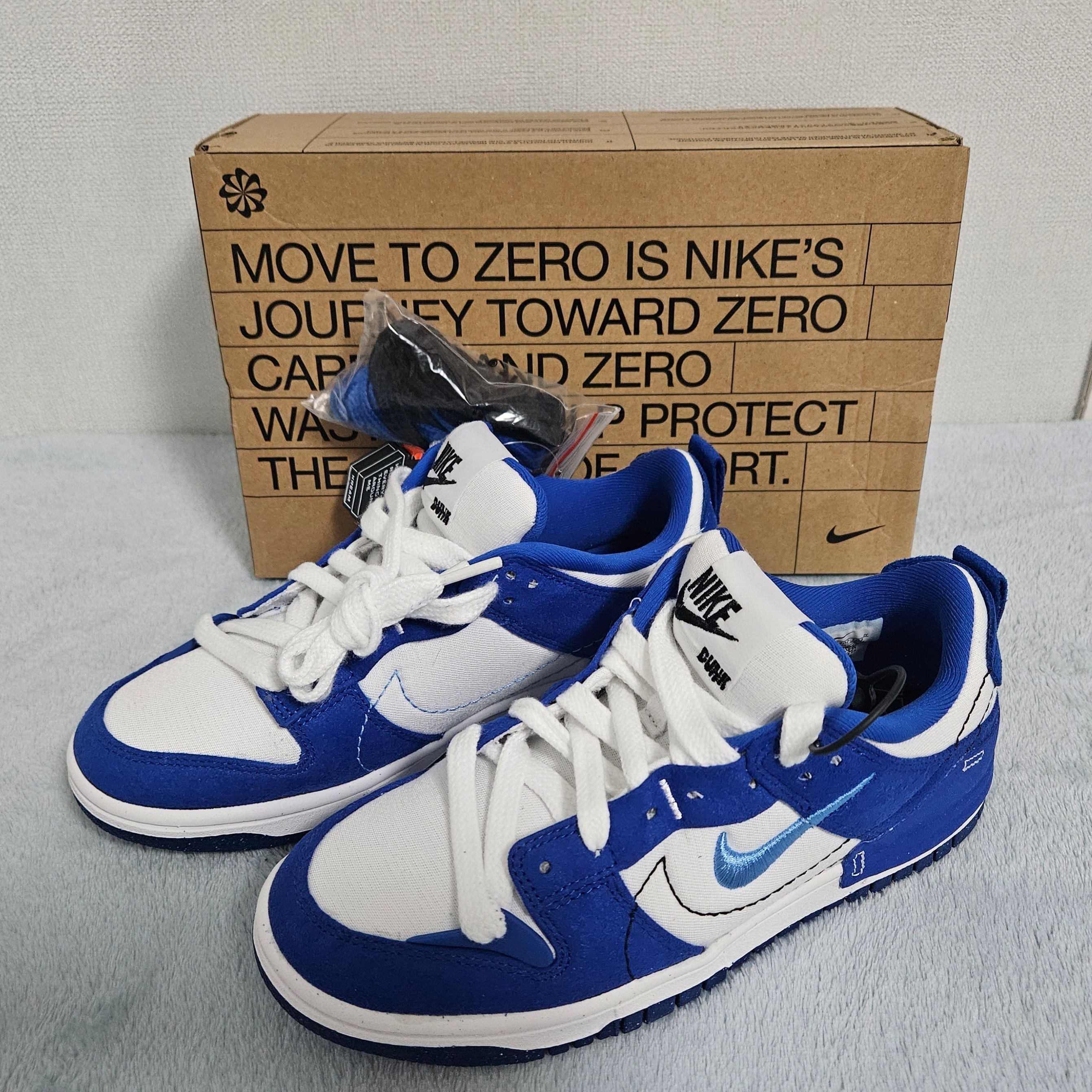 (W) Nike Dunk Low Disrupt 2 White and University Blue, Nike NSW Authentics Varsity Jacket Black - Asia 착용 스타일 - 2