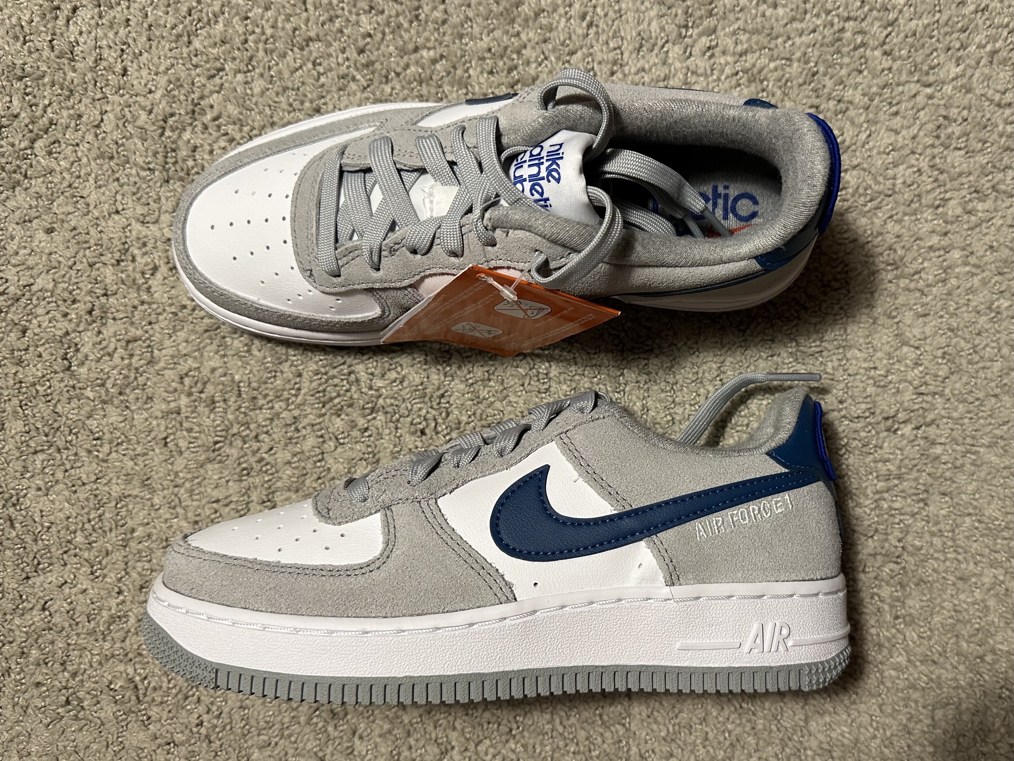 (GS) Nike Air Force 1 LV8 Athletic Club Black Dark Sulfur, (GS) Nike Air Force 1 LV8 Athletic Club Light Smoke Grey Marina 착용 스타일 - 3