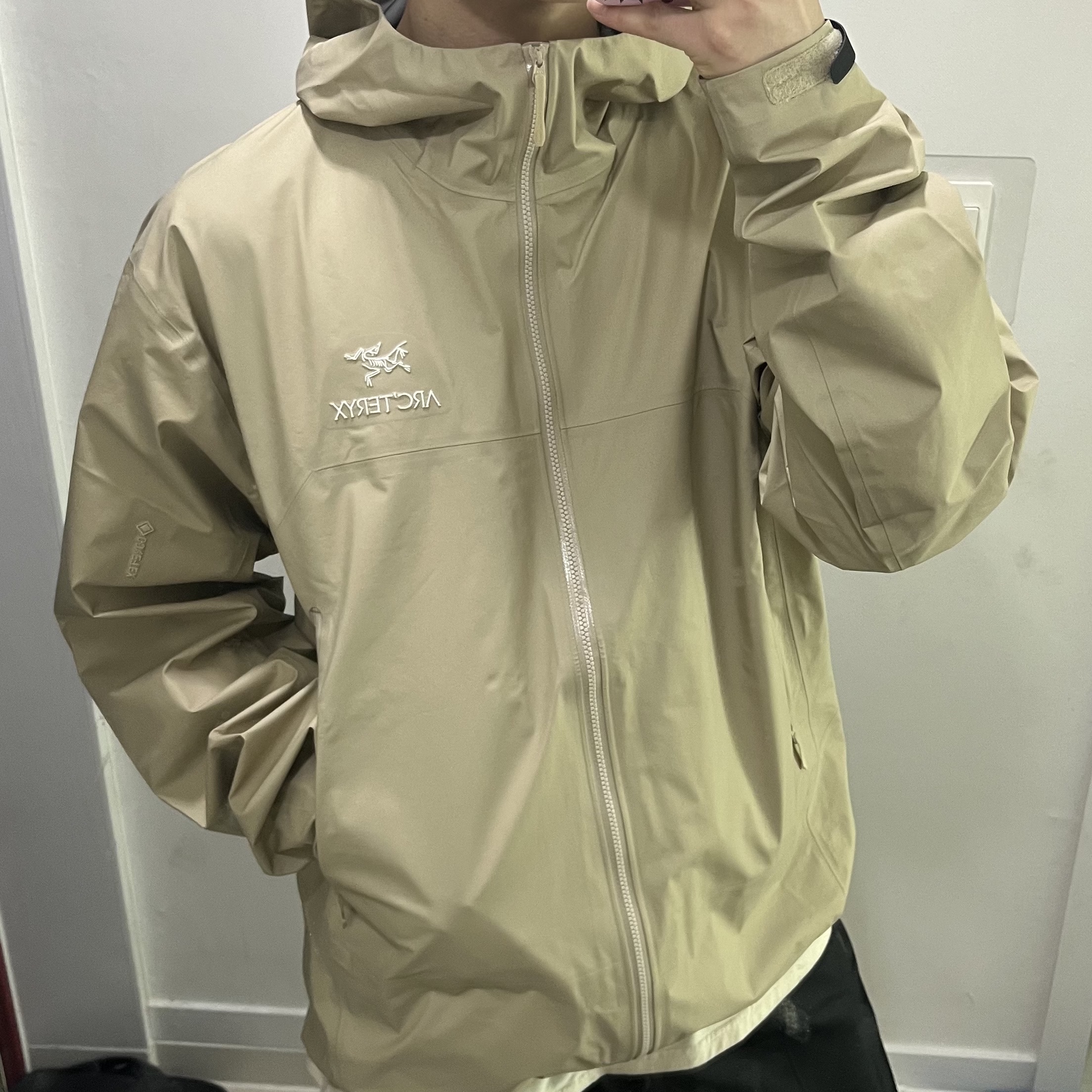 Arc'teryx Beta Jacket Wicker 착용 스타일