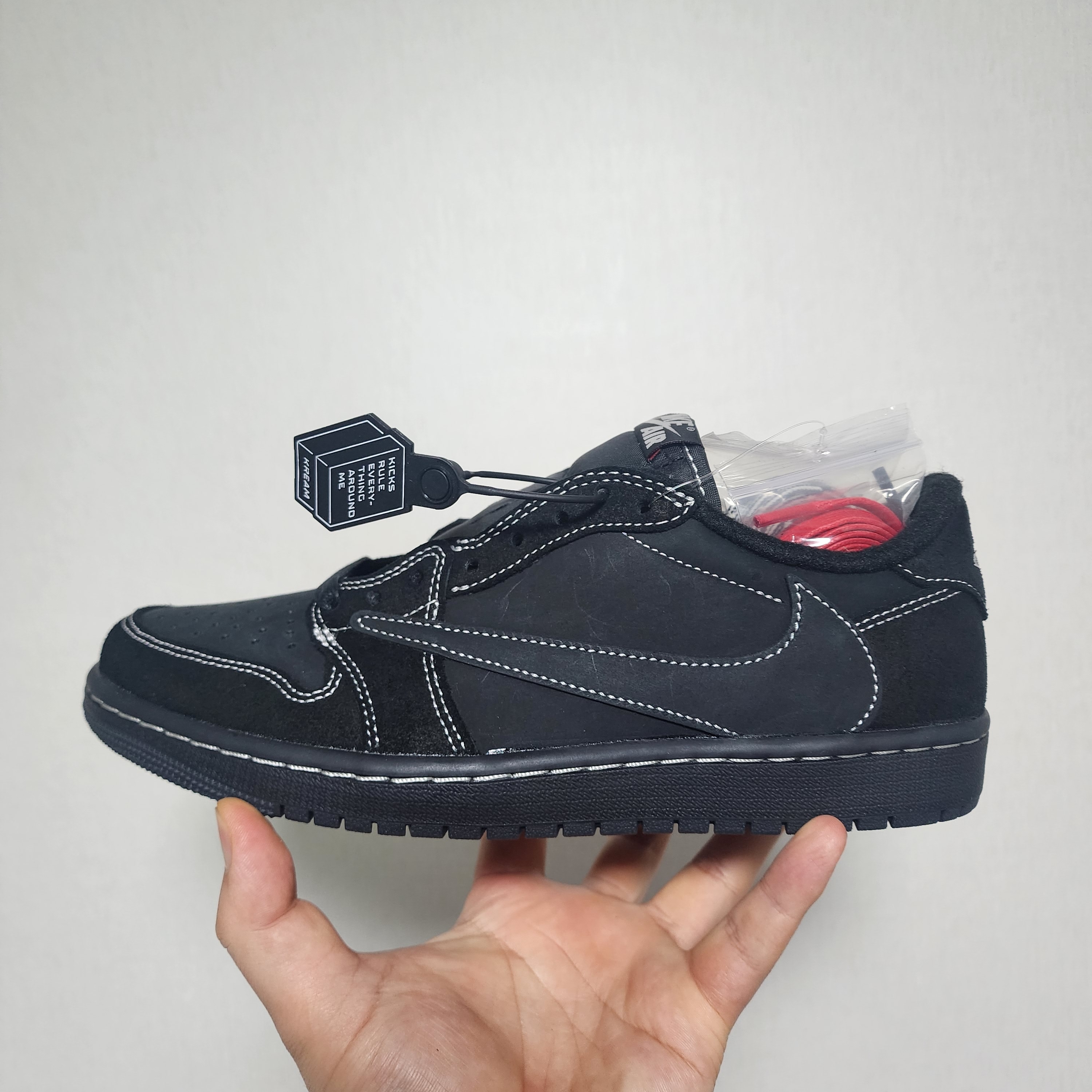 Jordan 1 x Travis Scott Retro Low OG SP Black Phantom 착용 스타일 - 1