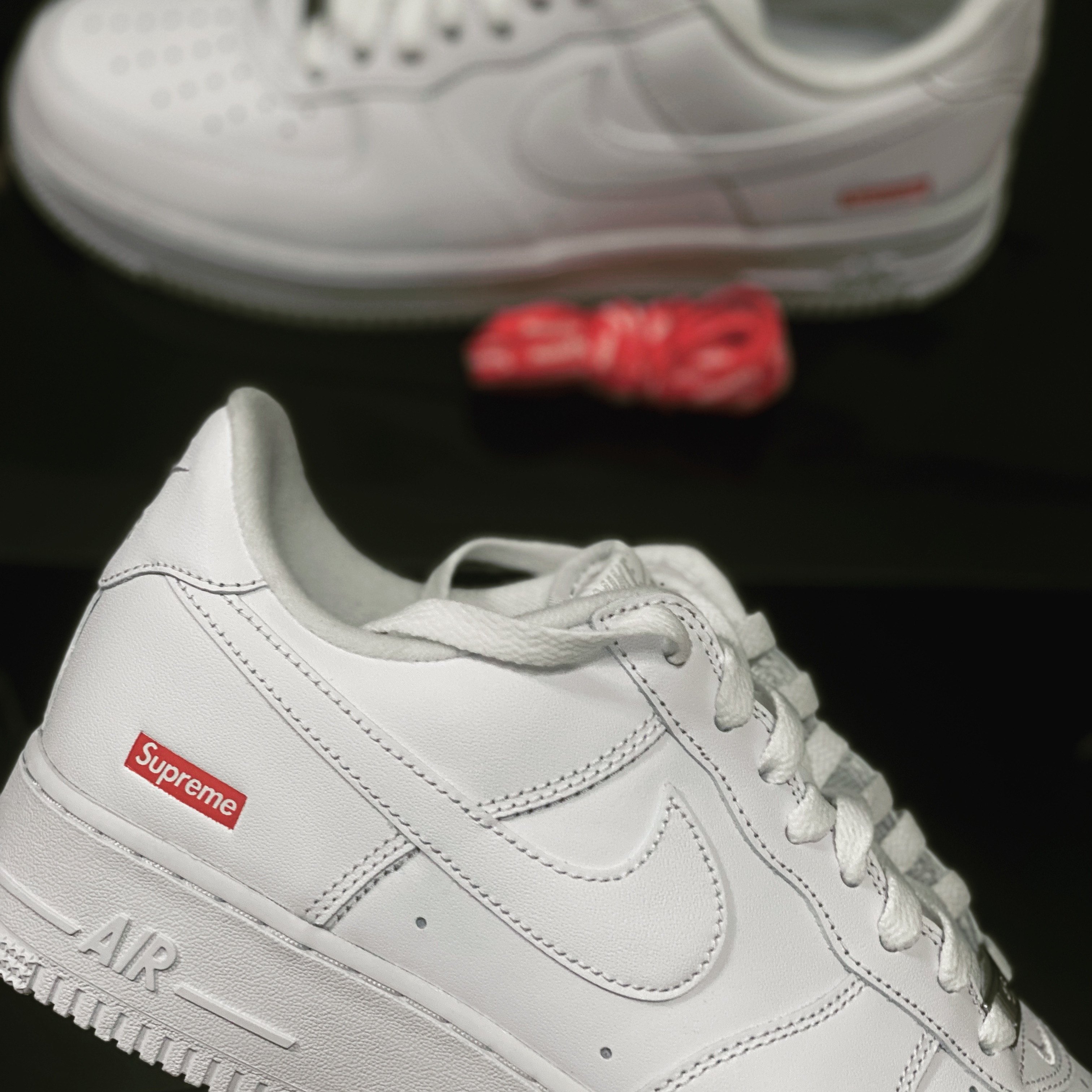 Nike x Supreme Air Force 1 Low White 착용 스타일