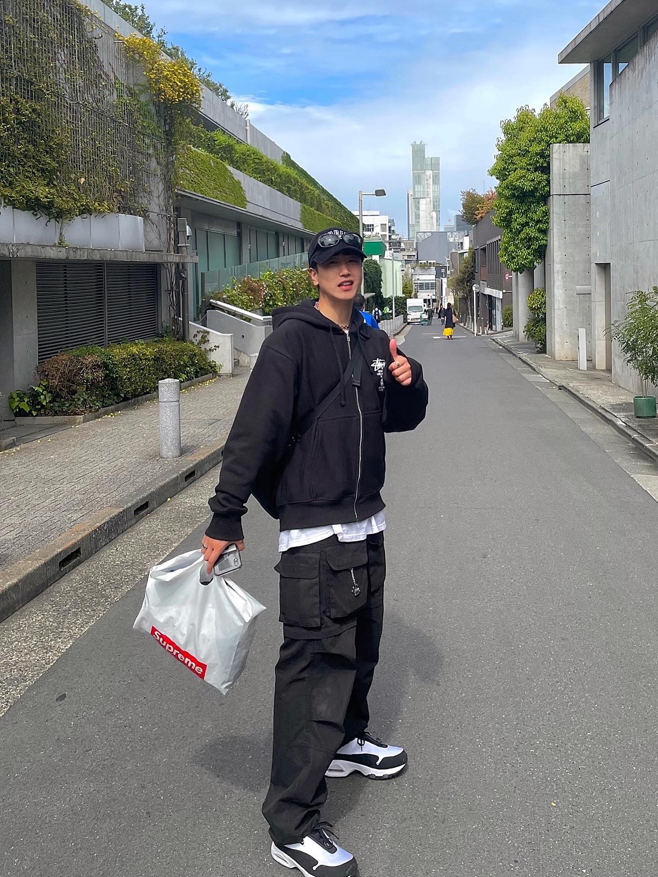 Stussy World Tour Zip Hoodie Black 2022, Project G/R Convertible Tactical Pants Black 착용 스타일 - 1