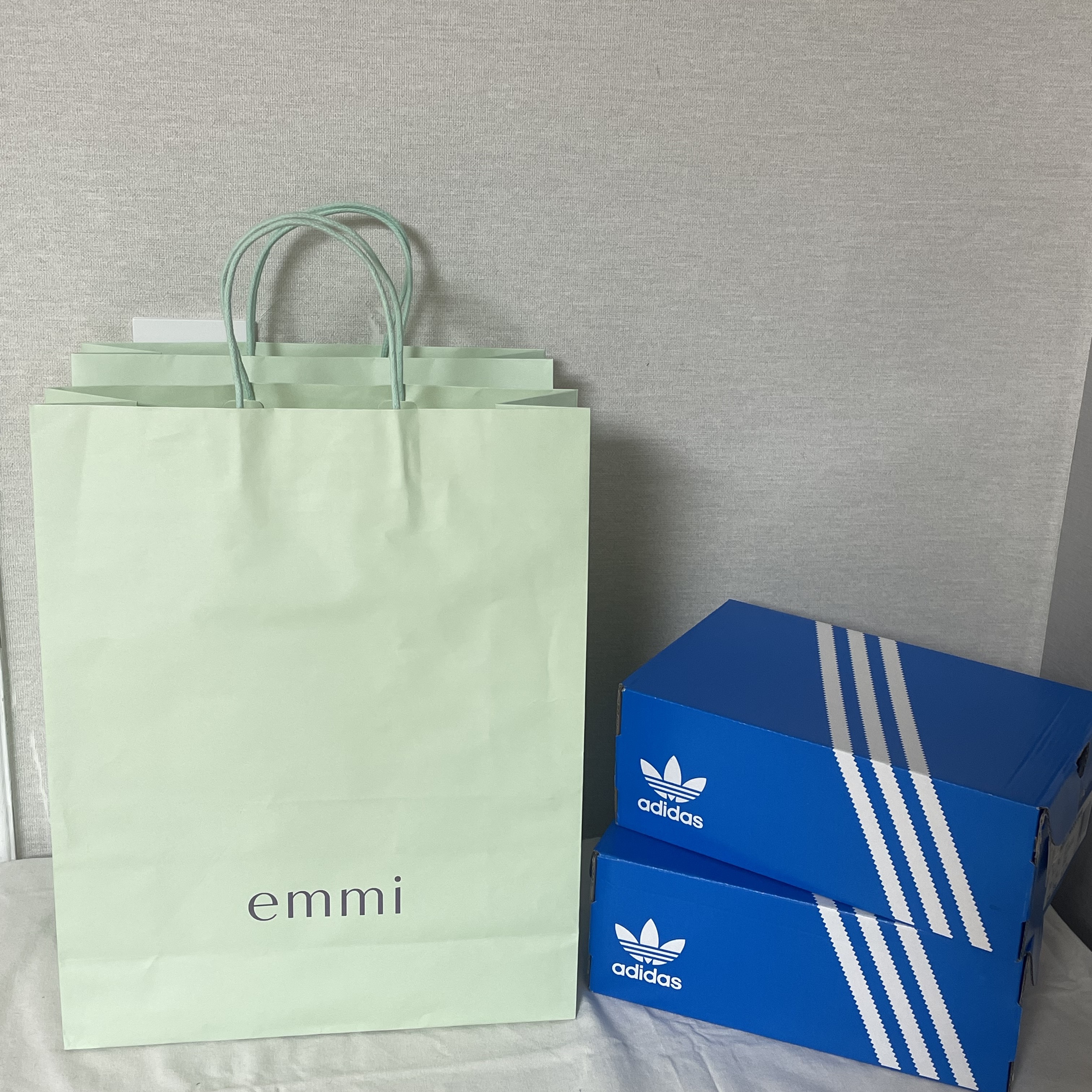 Adidas x Emmi Gazelle Indoor Off White Dark Green 착용 스타일 - 5