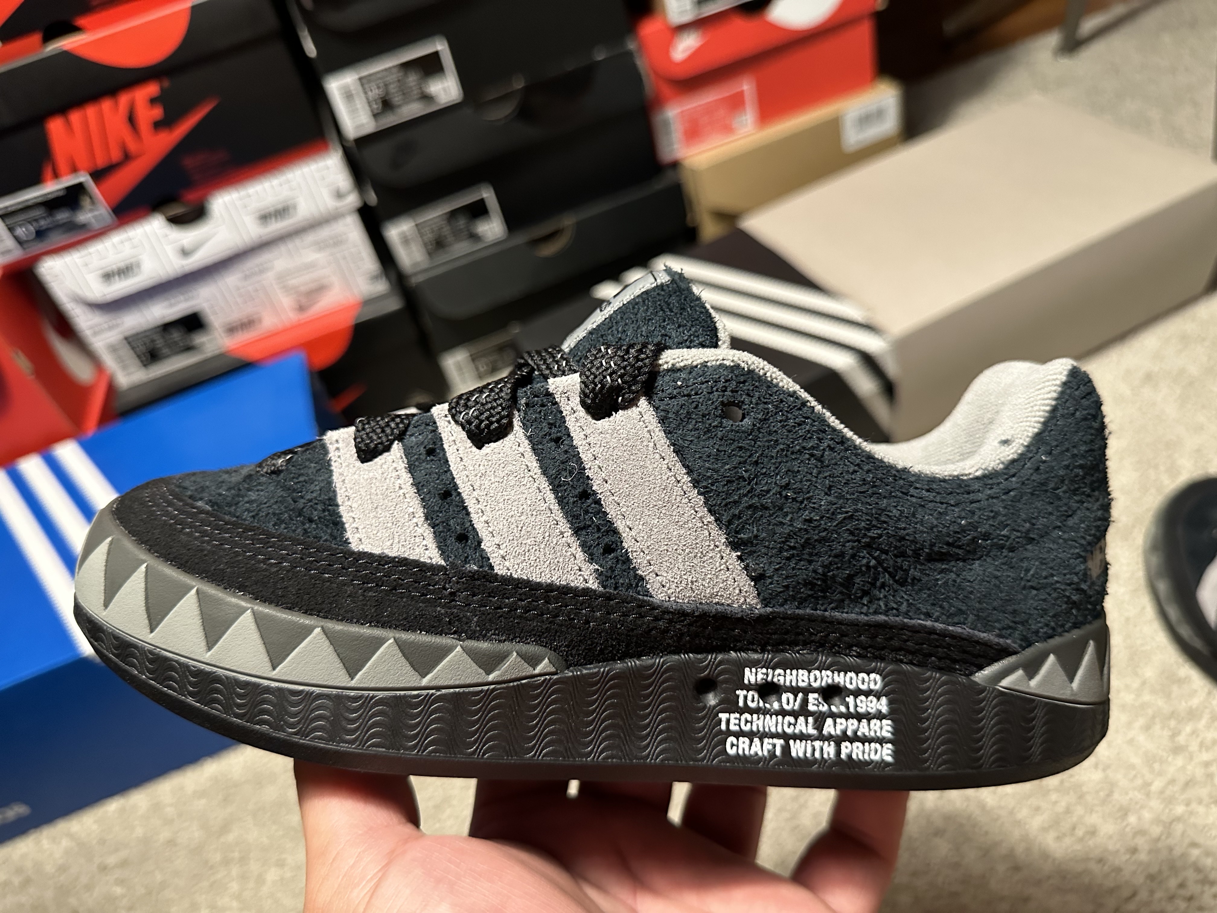 Adidas x Neighborhood Adimatic Core Black 착용 스타일 - 5