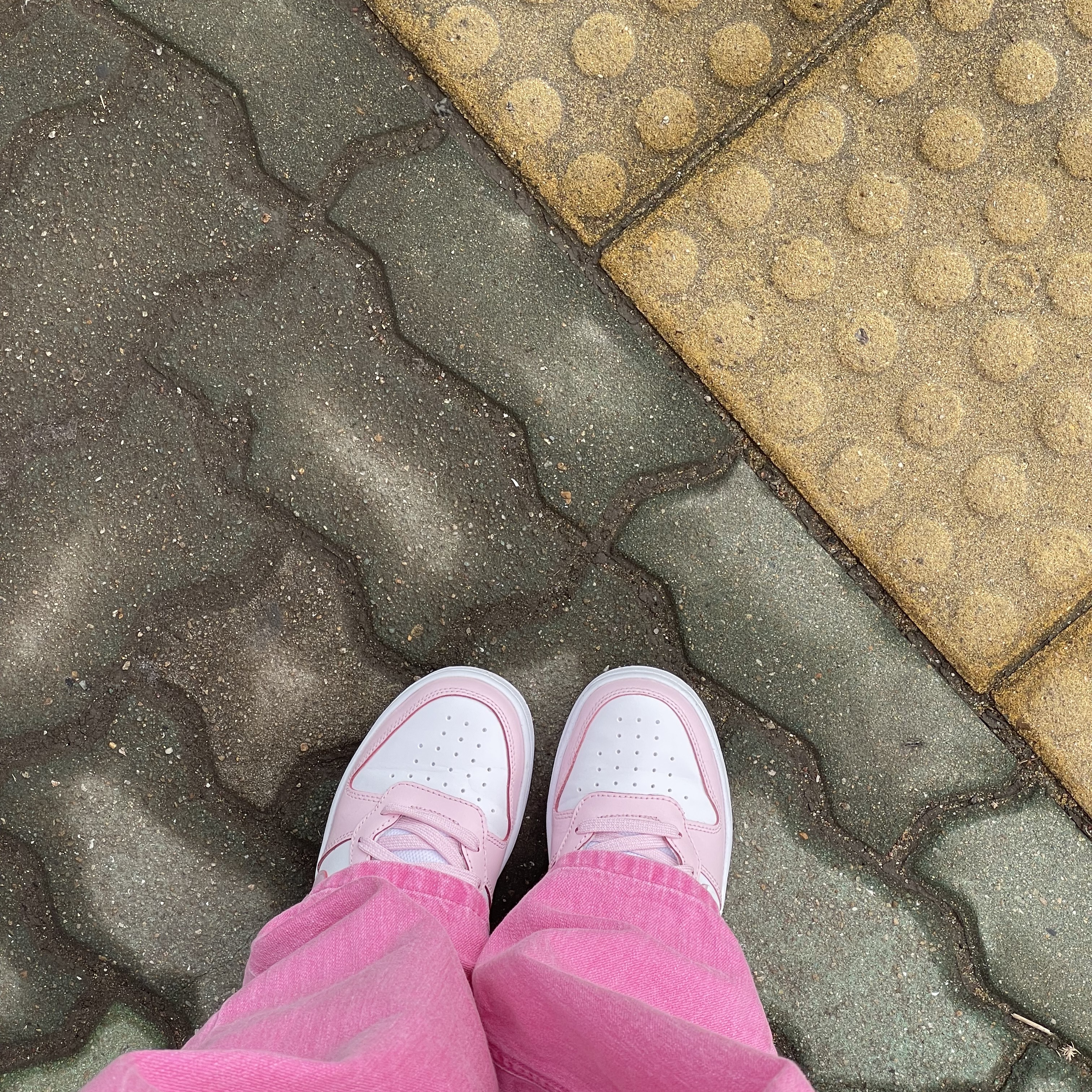 (GS) Nike Court Borough 2 SE White Pink Foam 착용 스타일