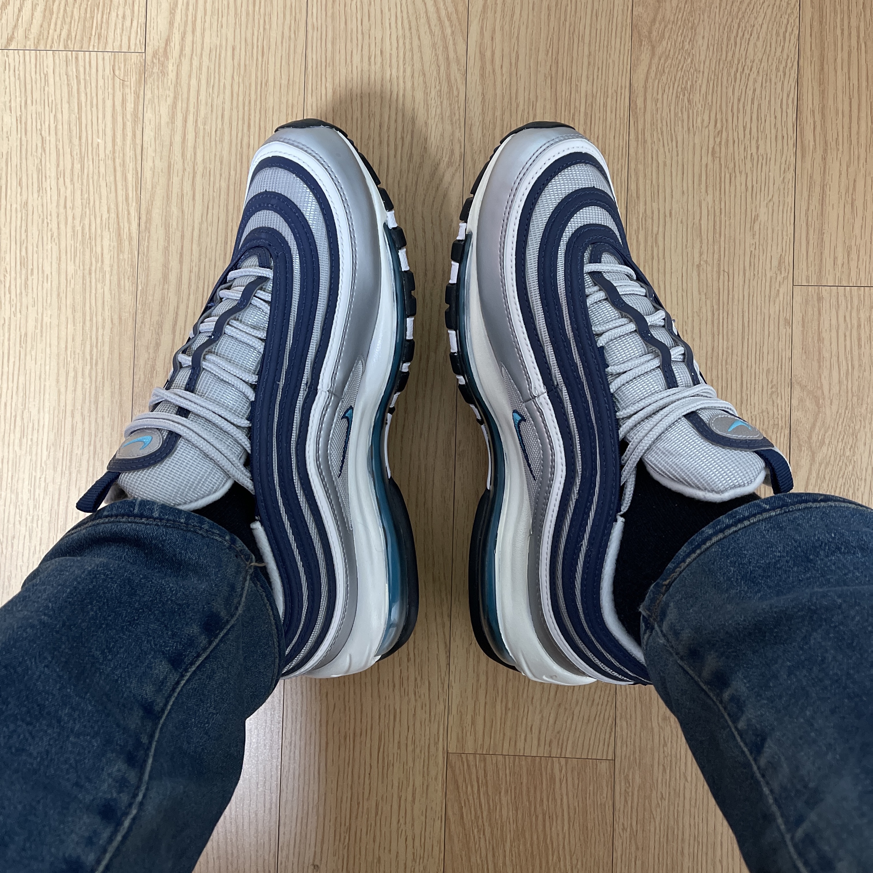 Nike Air Max 97 OG Metallic Silver and Chlorine Blue 착용 스타일