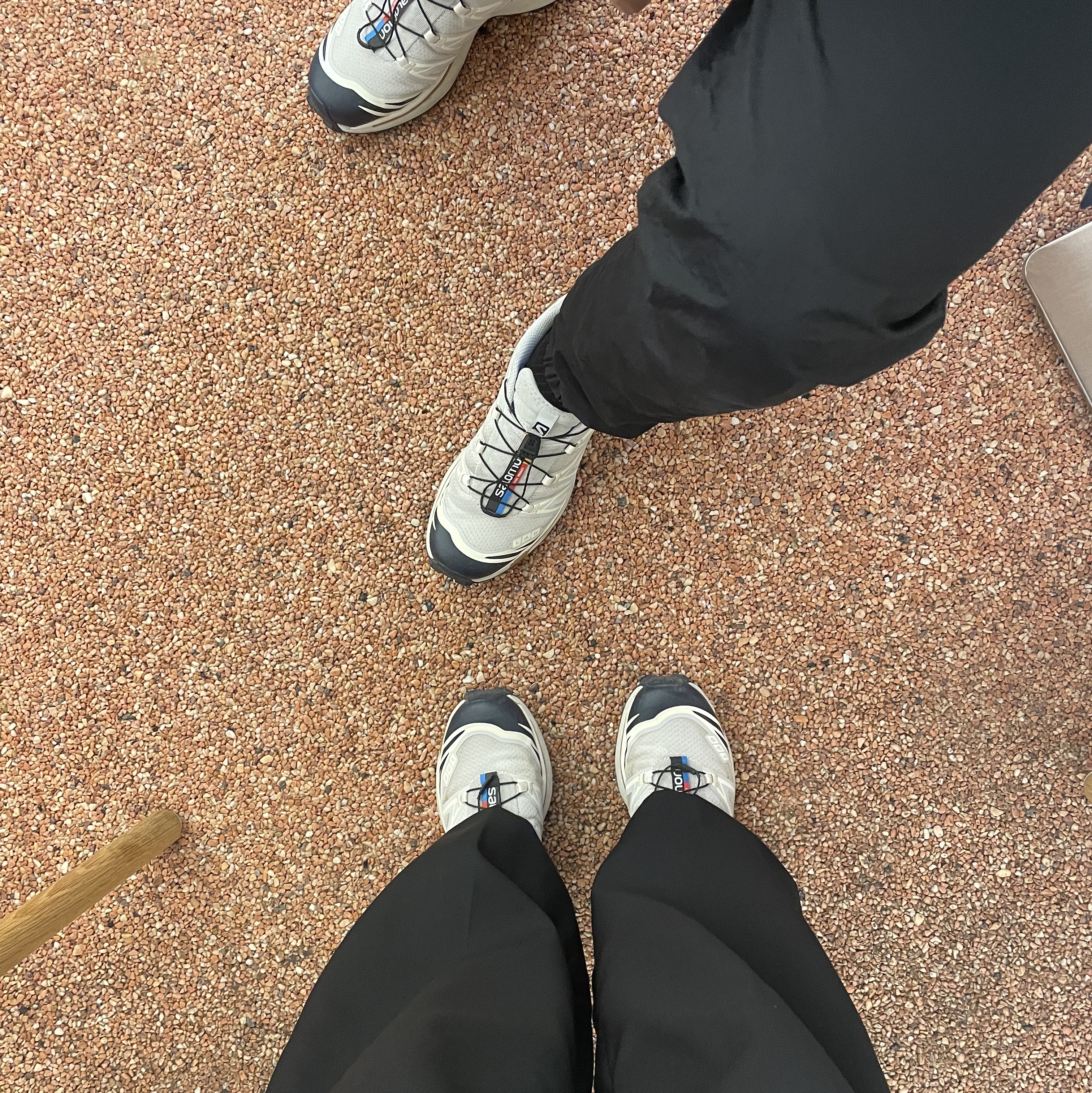 Salomon XT-6 Lunar Rock Dark Sapphire 착용 스타일