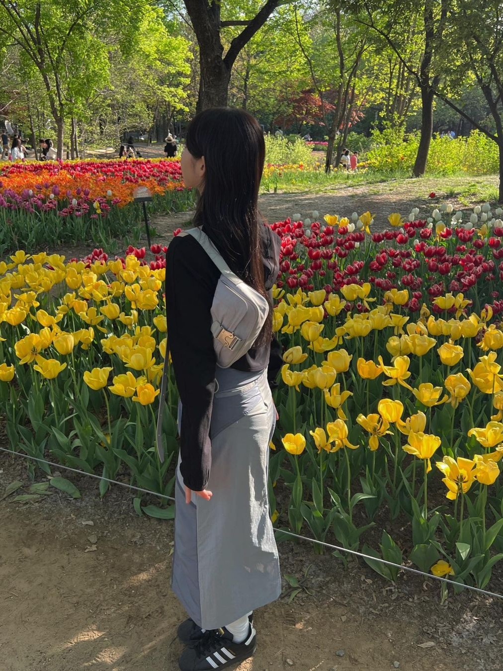 Art Of Field Off The Shoulder Hooded Jacket Black, Art Of Field Flap Pocket Long Skirt Blue 착용 스타일 - 2