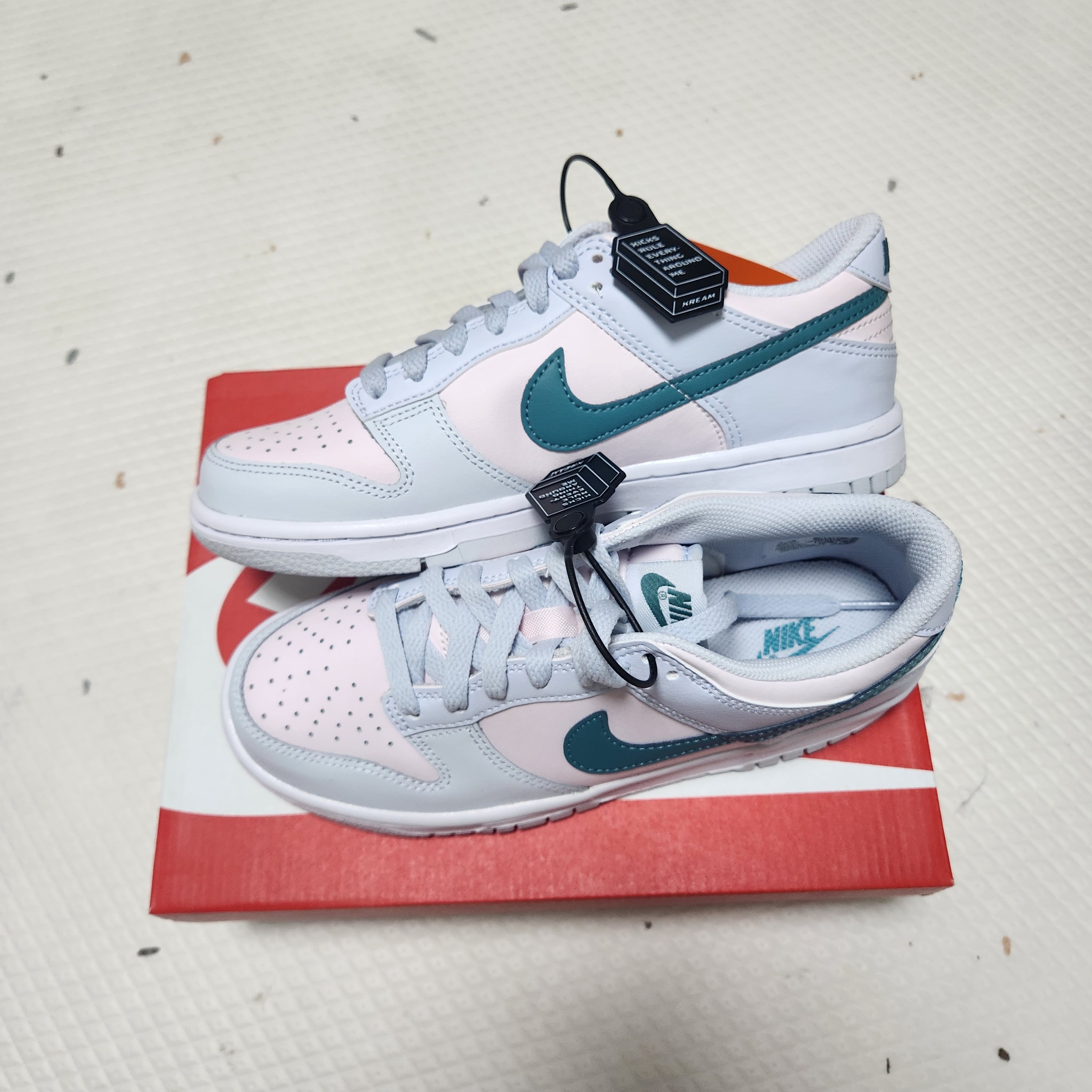 (GS) Nike Dunk Low Football Grey Mineral Teal 착용 스타일