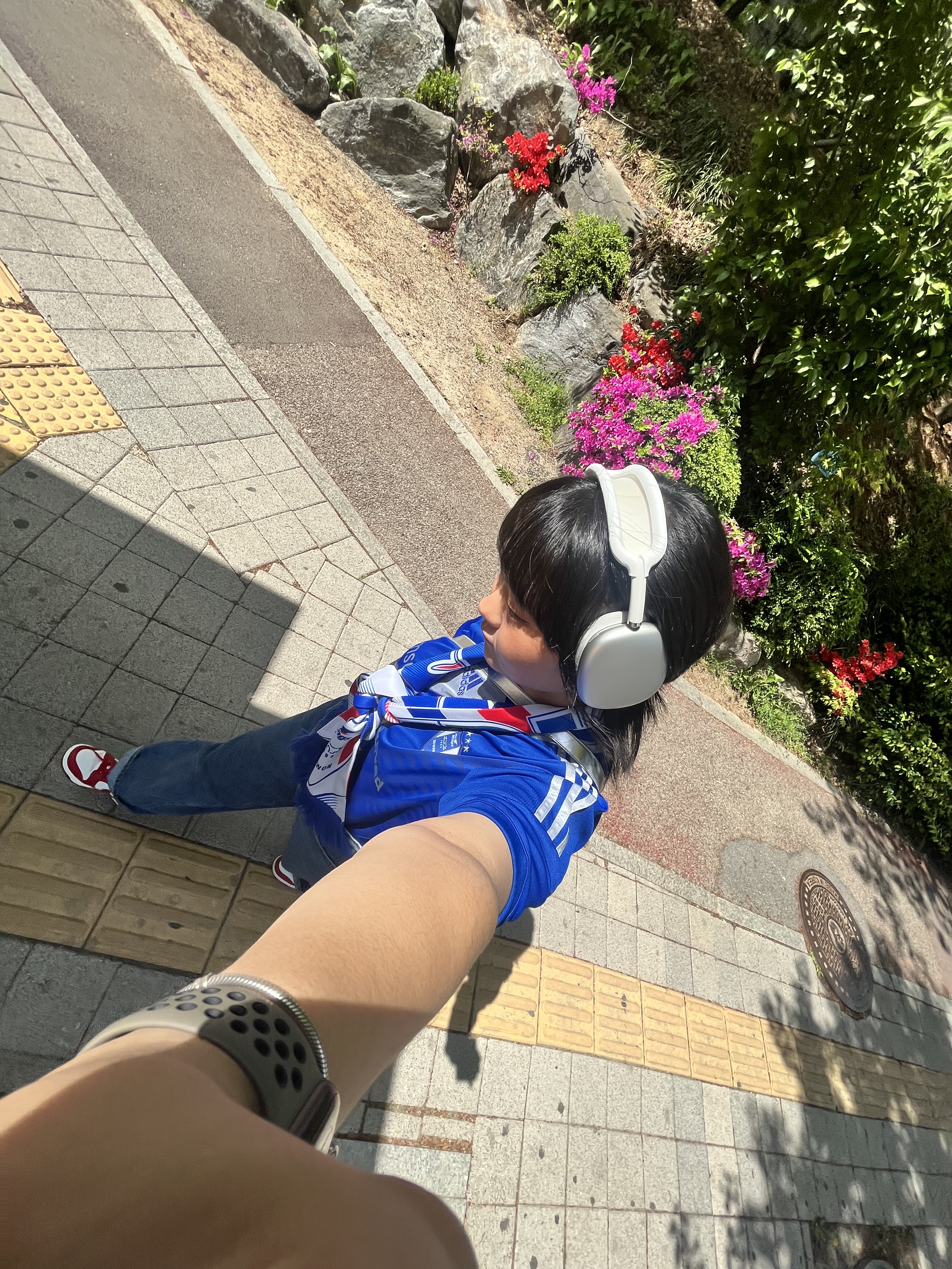 (W) Nike Dunk Low Next Nature Gym Red, Apple AirPods Max Lightning Silver (Korean Ver.) 착용 스타일