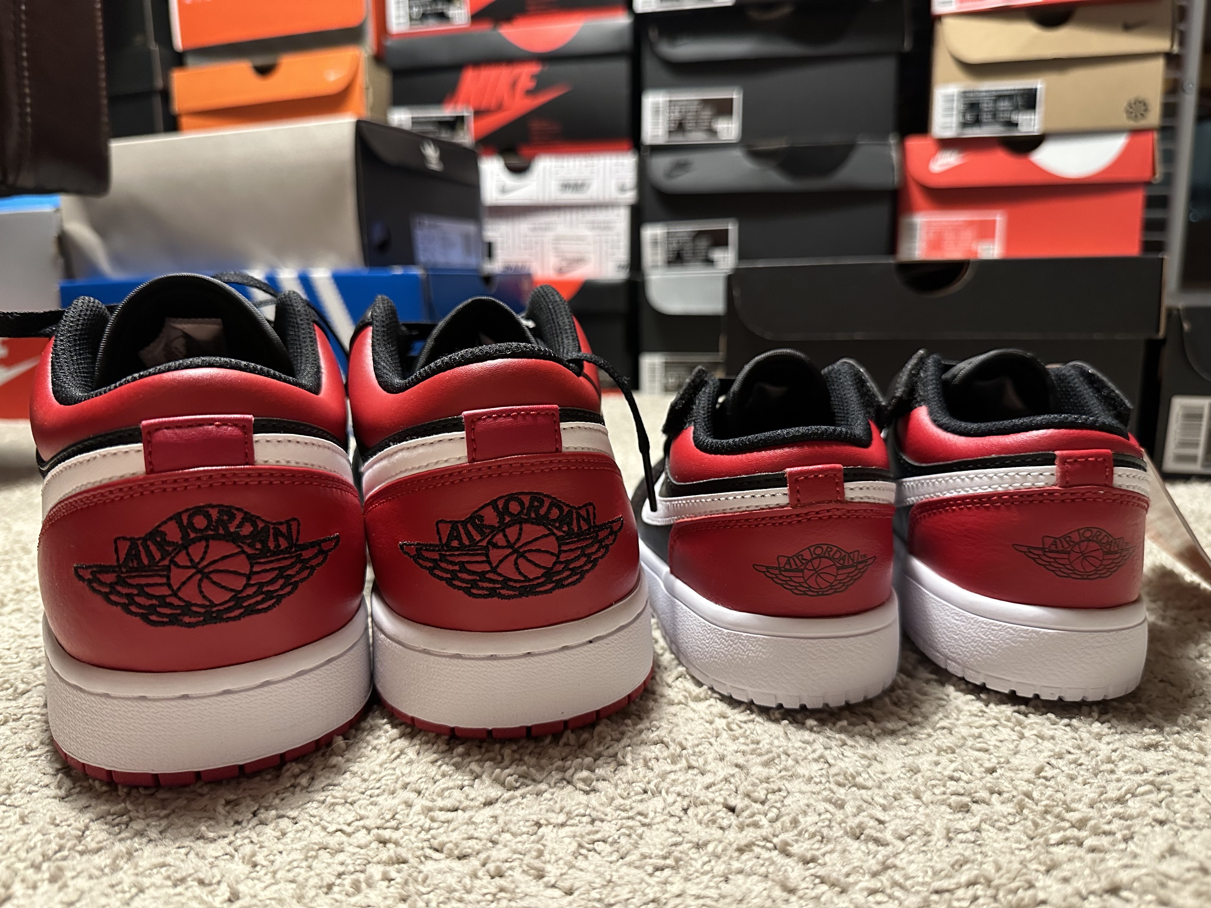 Jordan 1 Low Alternate Bred Toe, (PS) Jordan 1 Low Alt Black Gym Red 착용 스타일 - 3