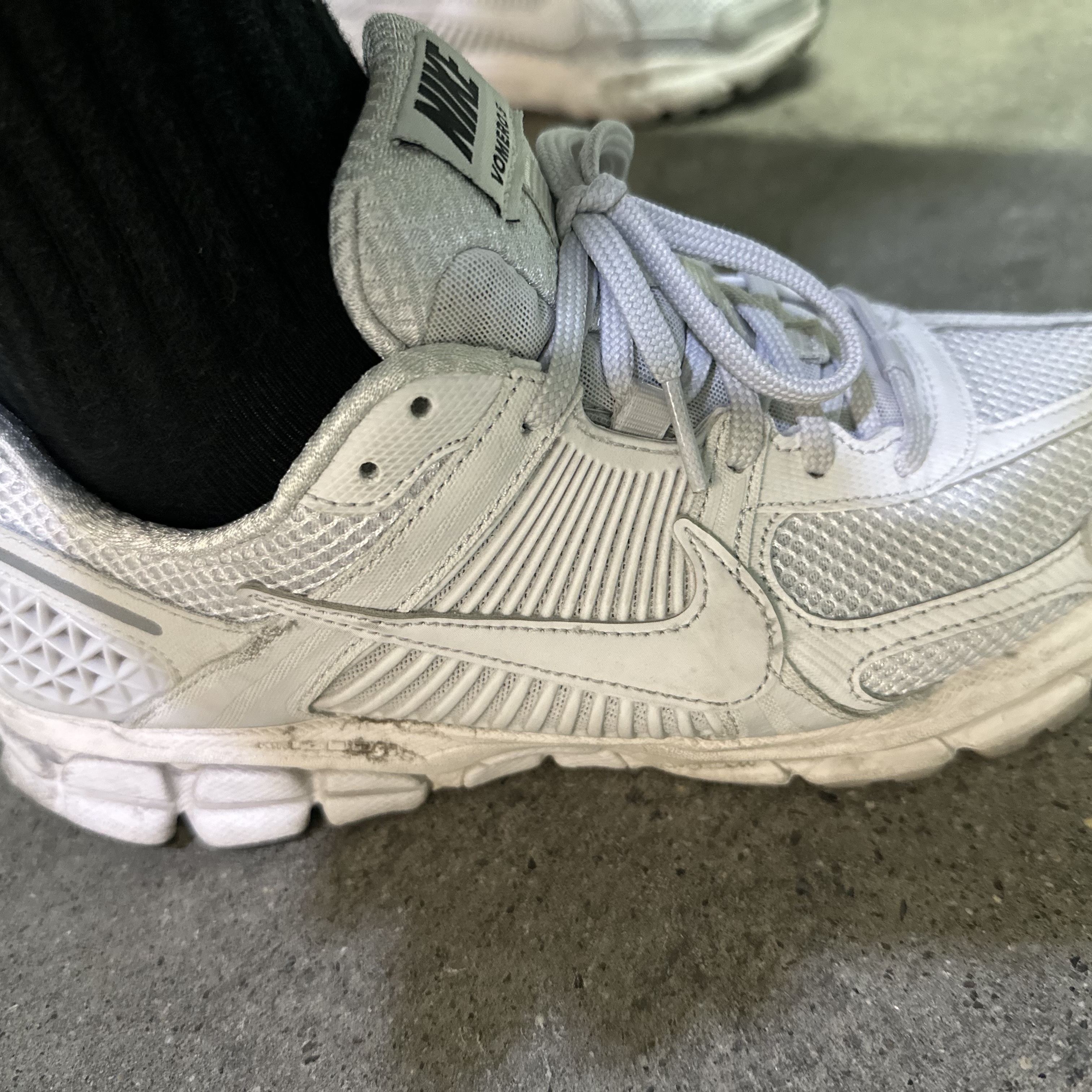 Nike Zoom Vomero 5 SP Vast Grey 2023 착용 스타일 - 3