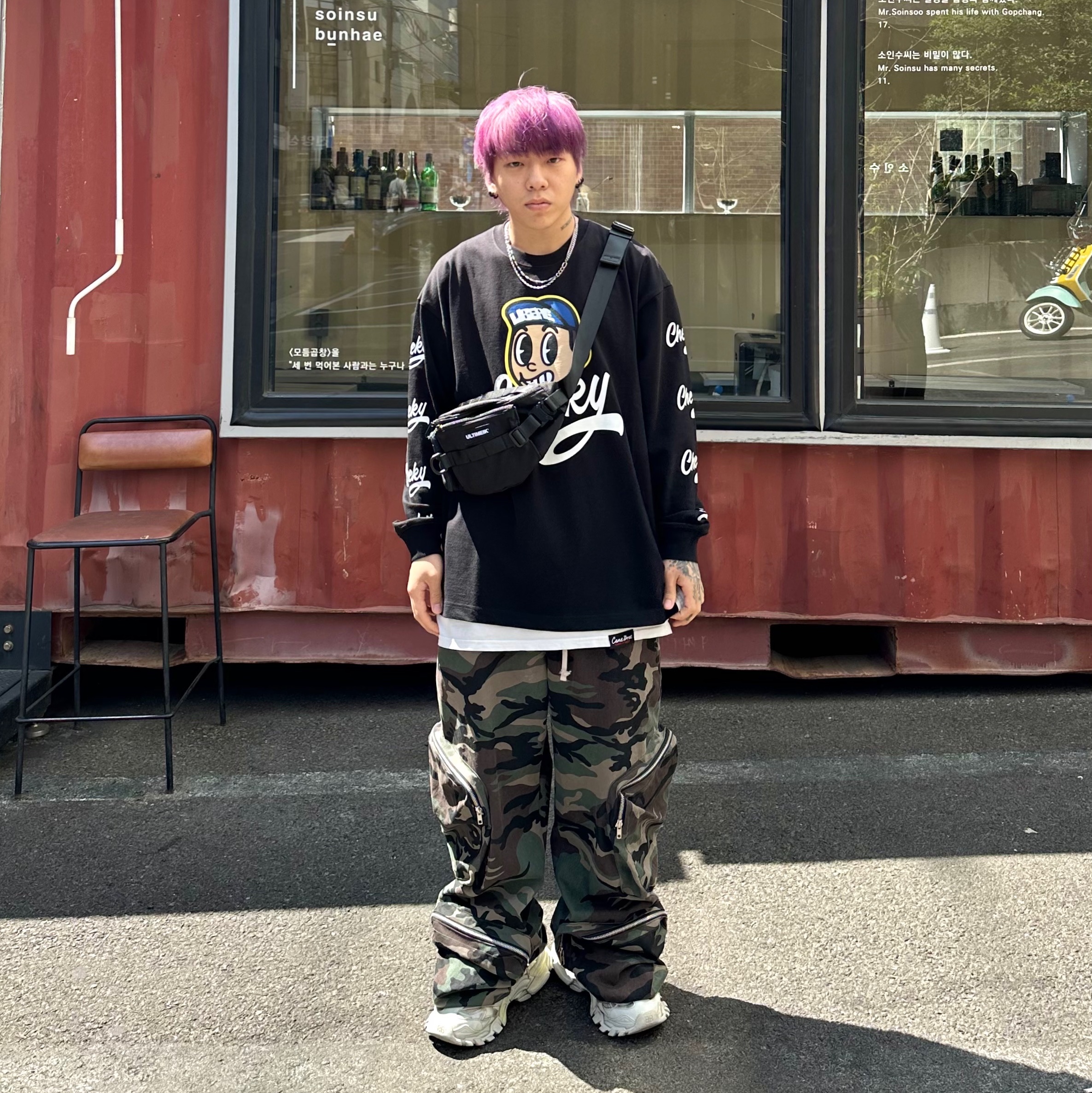 Balenciaga Track.2 Sneakers White Grey 착용 스타일 - 1