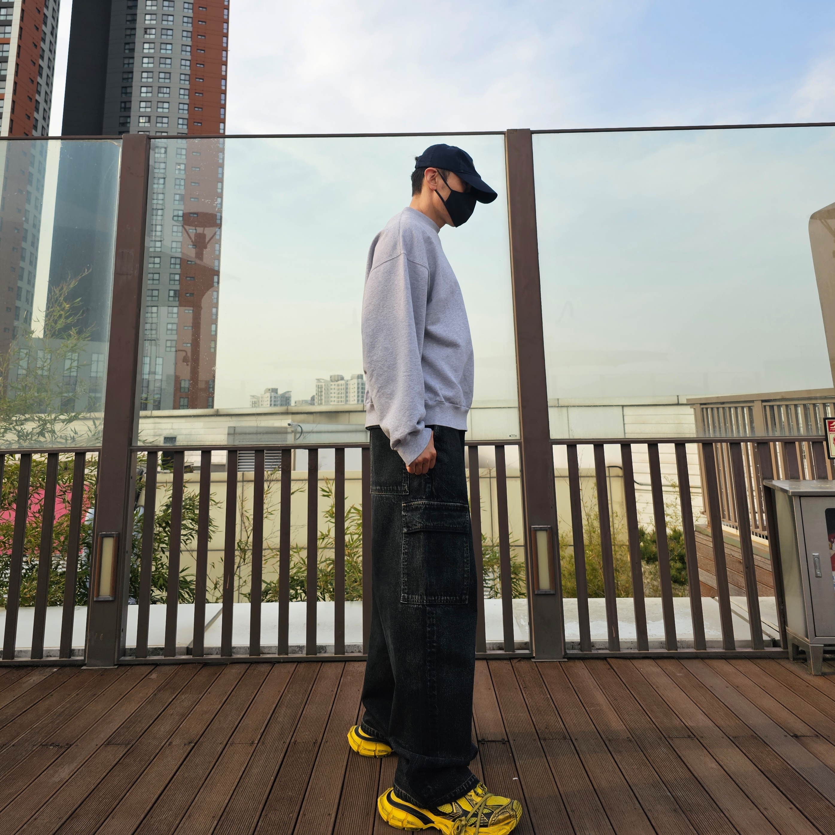 Balenciaga 3XL Sneakers Yellow Black 착용 스타일 - 1