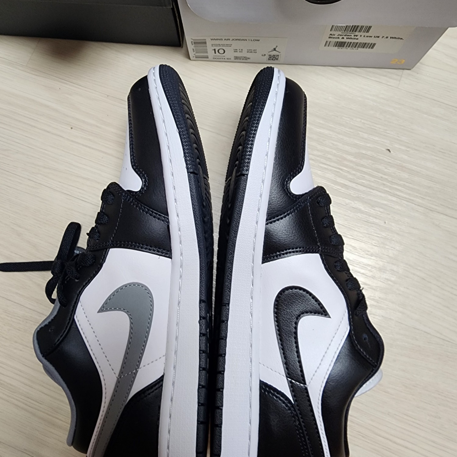 Jordan 1 Low Black Particle Grey, (W) Jordan 1 Low Black and White 착용 스타일 - 4