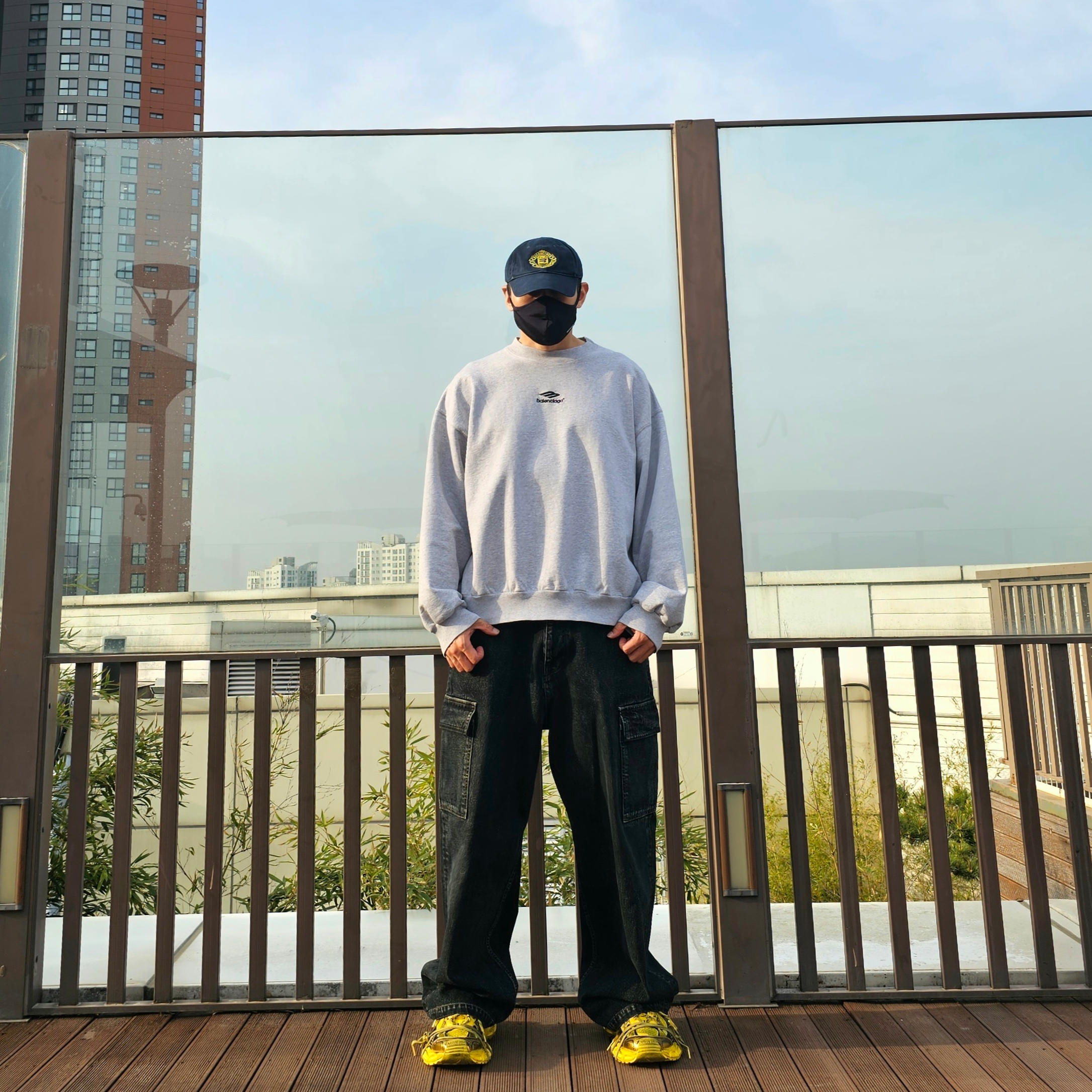 Balenciaga 3XL Sneakers Yellow Black 착용 스타일 - 2