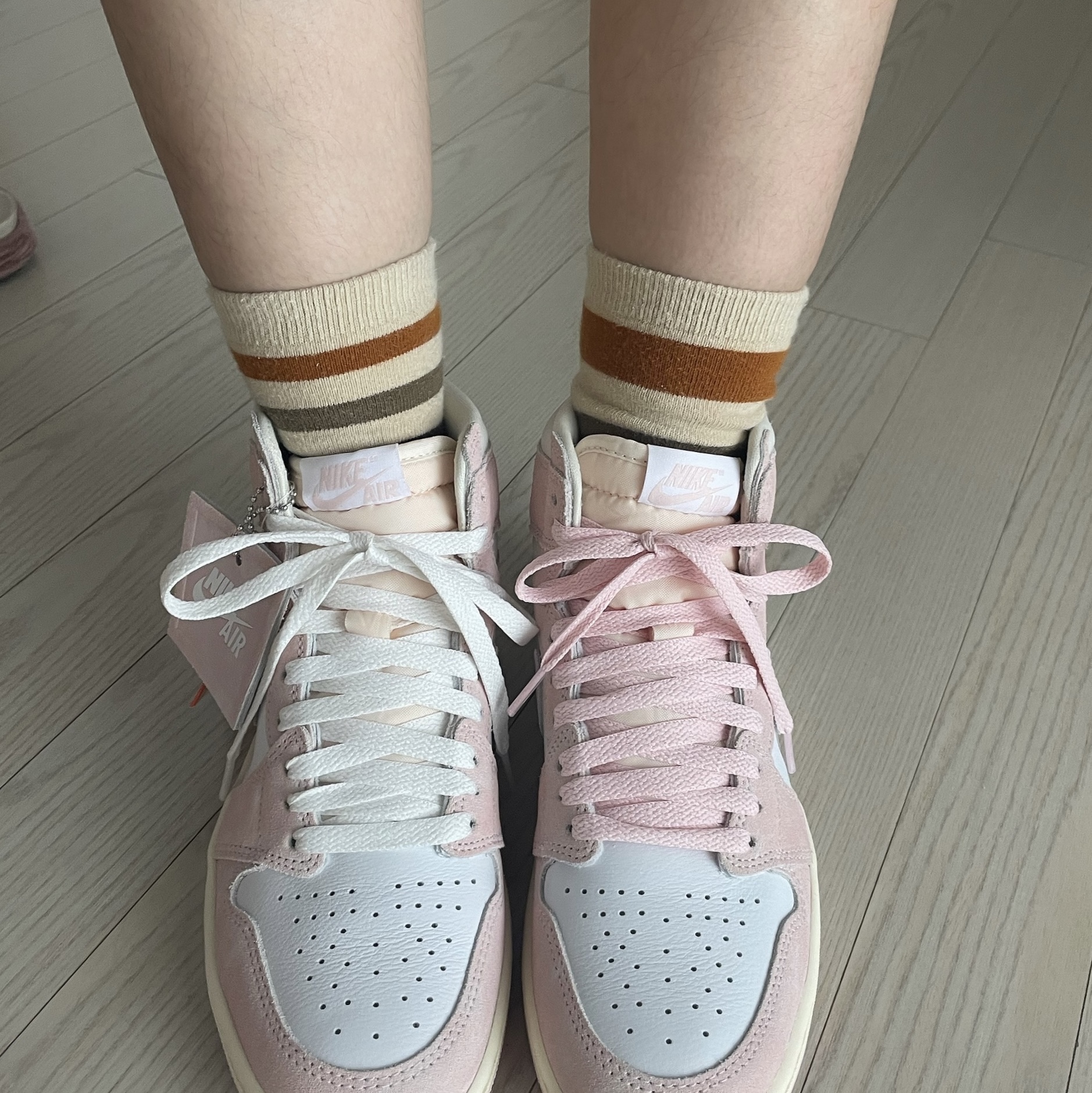 (W) Jordan 1 Retro High OG Coconut Milk and Sail 착용 스타일 - 4