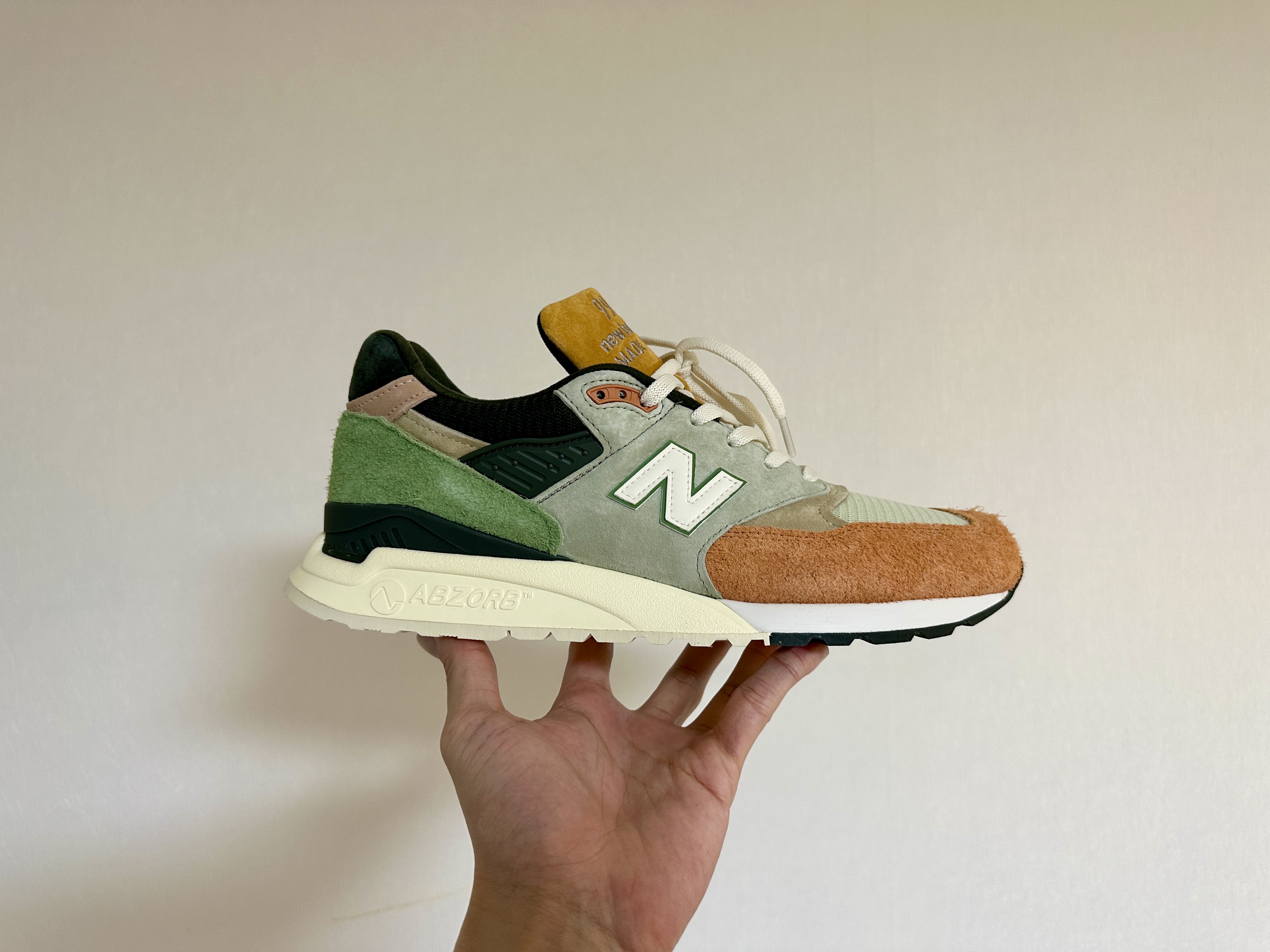New Balance x Ronnie Fieg x Frank Lloyd 998 Broadacre City Aloe Wash 착용 스타일 - 1