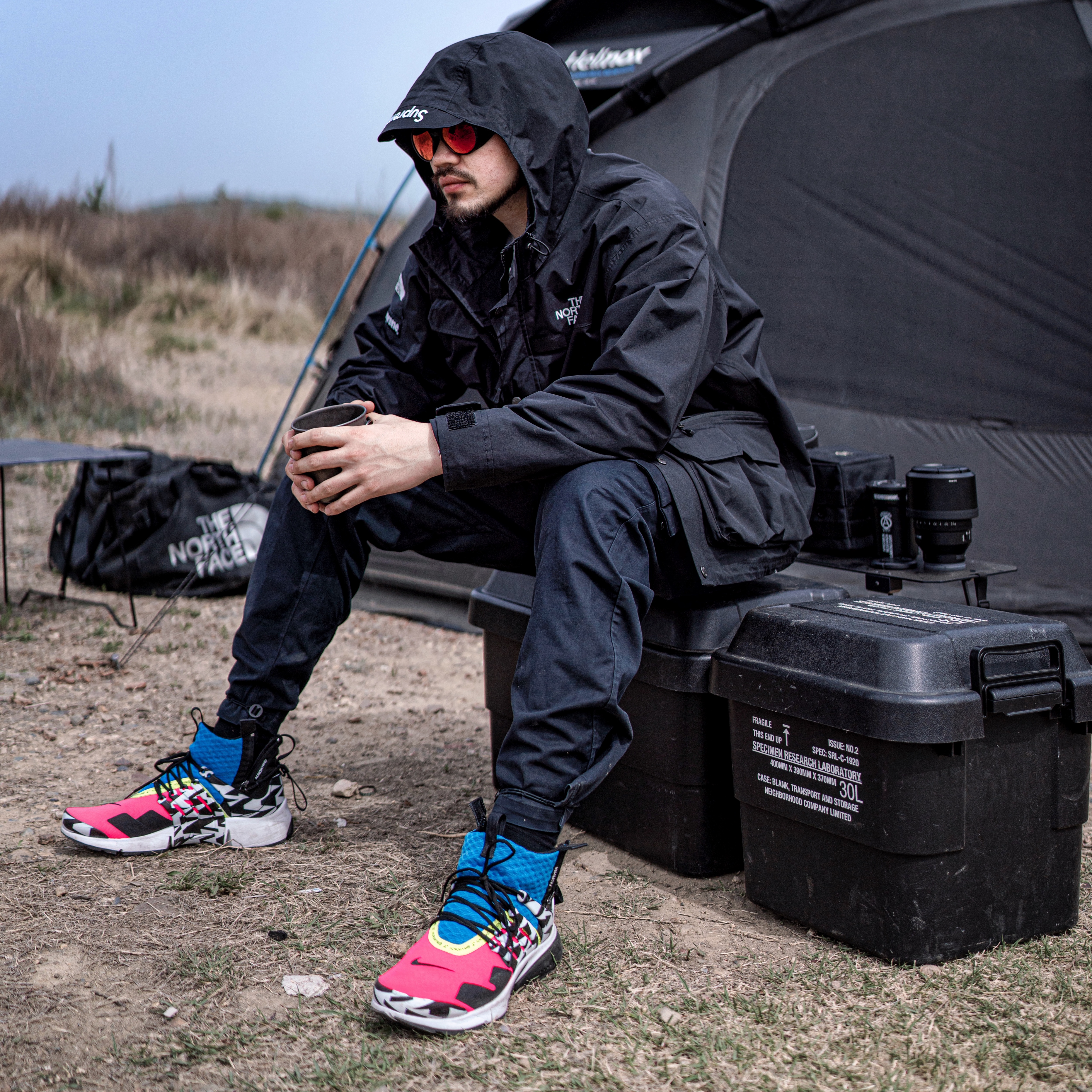 Supreme x The North Face Cargo Jacket Black - 20SS, Nike x Acronym Air Presto Mid Racer Pink 착용 스타일