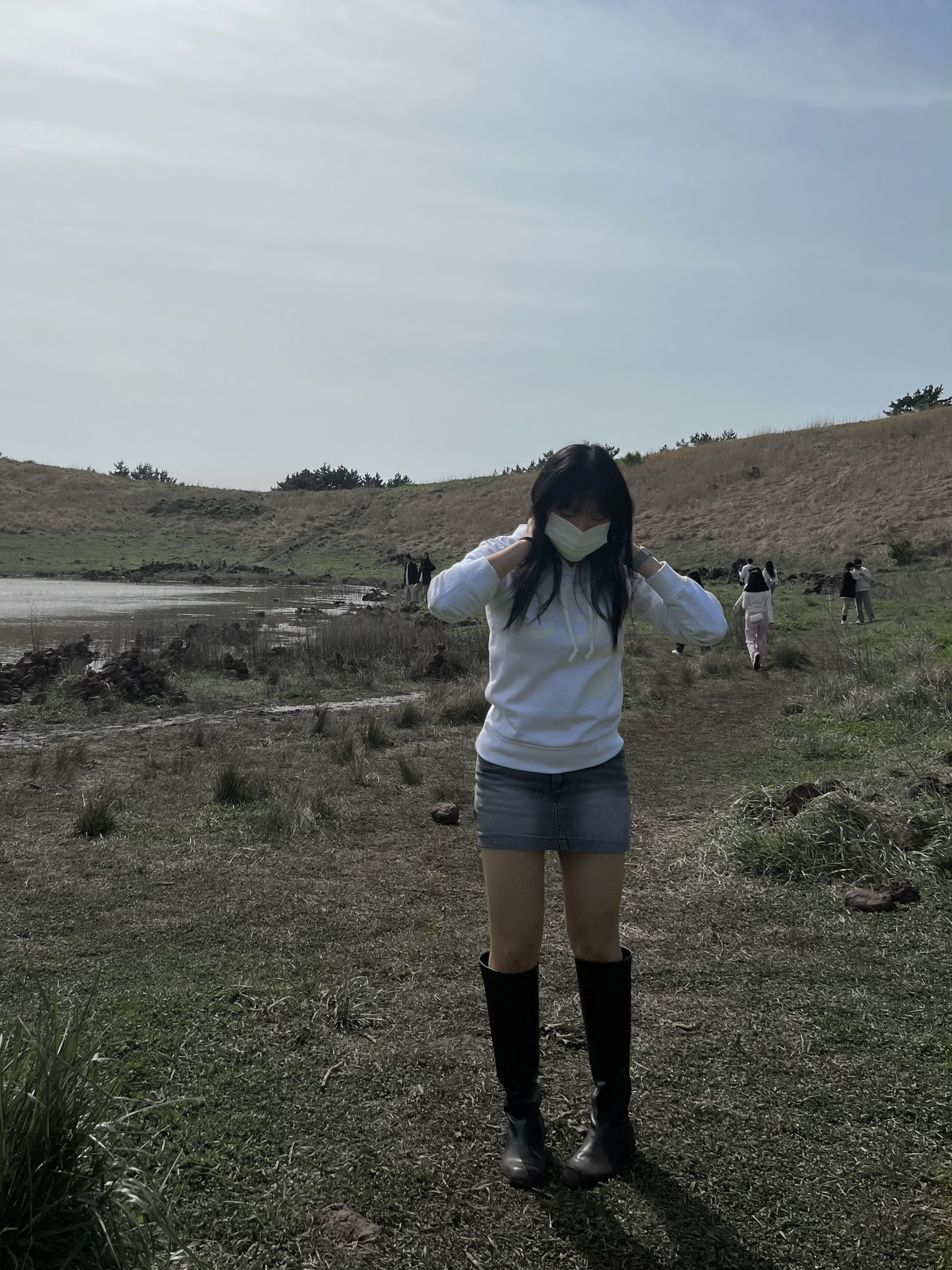 [KREAM 단독] Safarispot Women 1/2 Basic Safari Hoodie White 착용 스타일 - 1