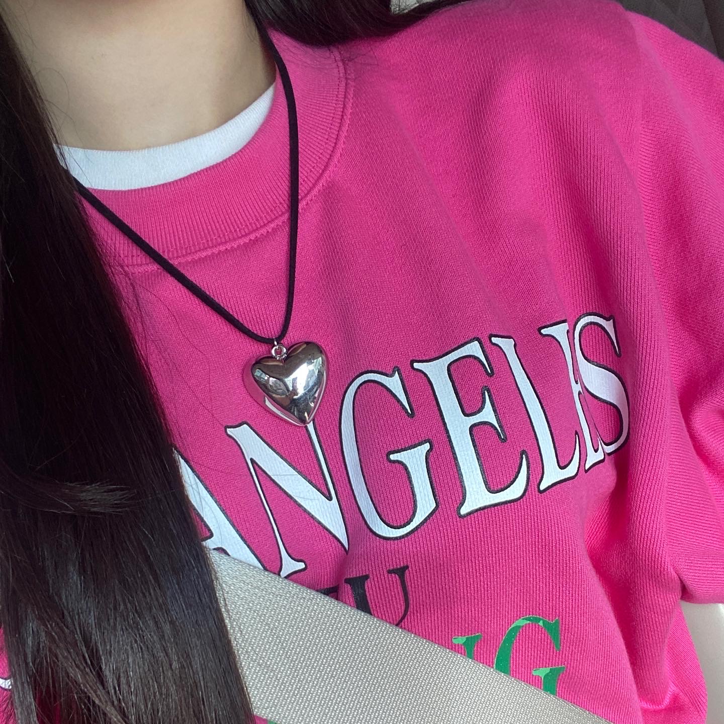 [KREAM 단독] STU Women Hiking Sweatshirt Pink, Diesel 1DR Mini Bag in Mirrored Leather Silver 착용 스타일 - 3