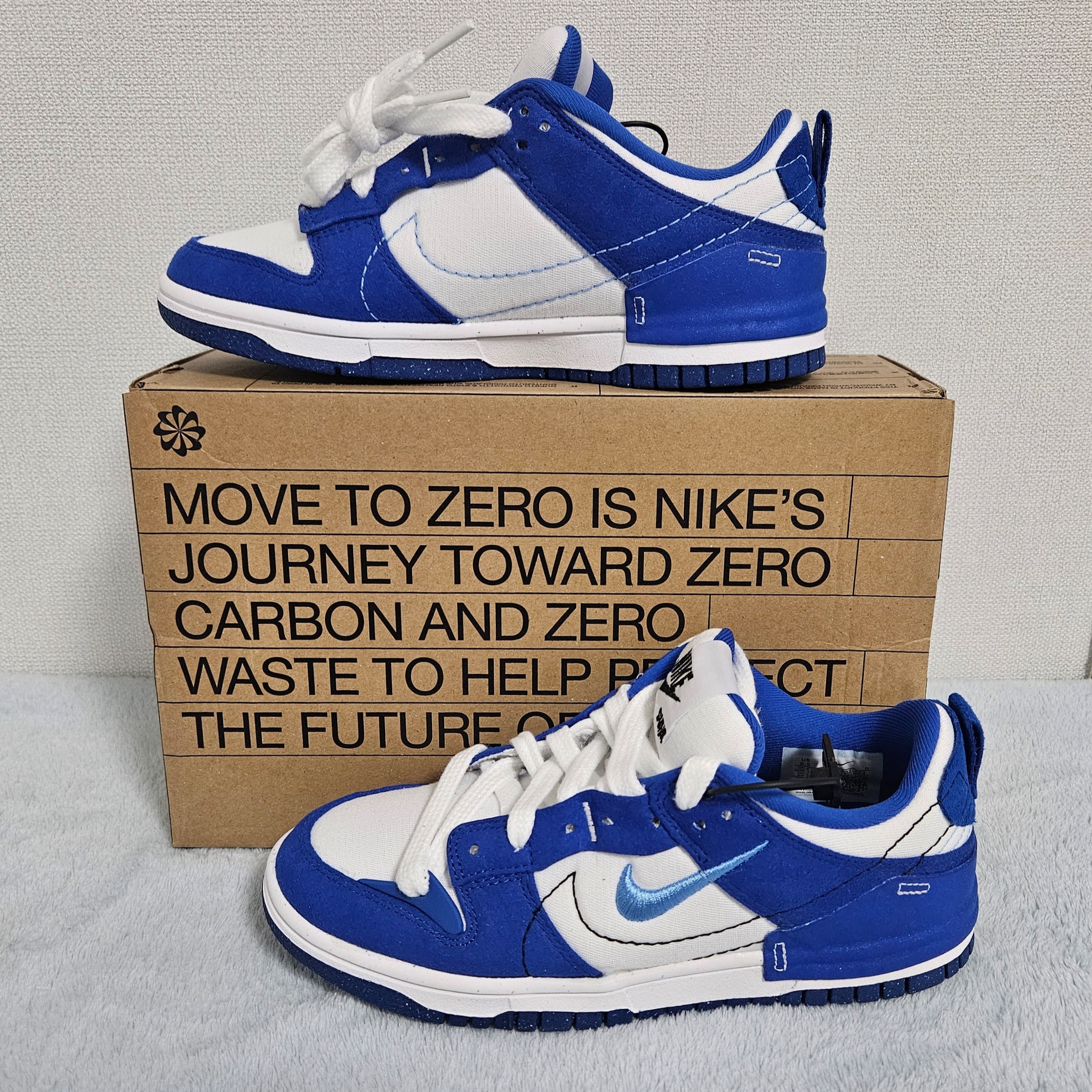 (W) Nike Dunk Low Disrupt 2 White and University Blue, Nike NSW Authentics Varsity Jacket Black - Asia 착용 스타일 - 1