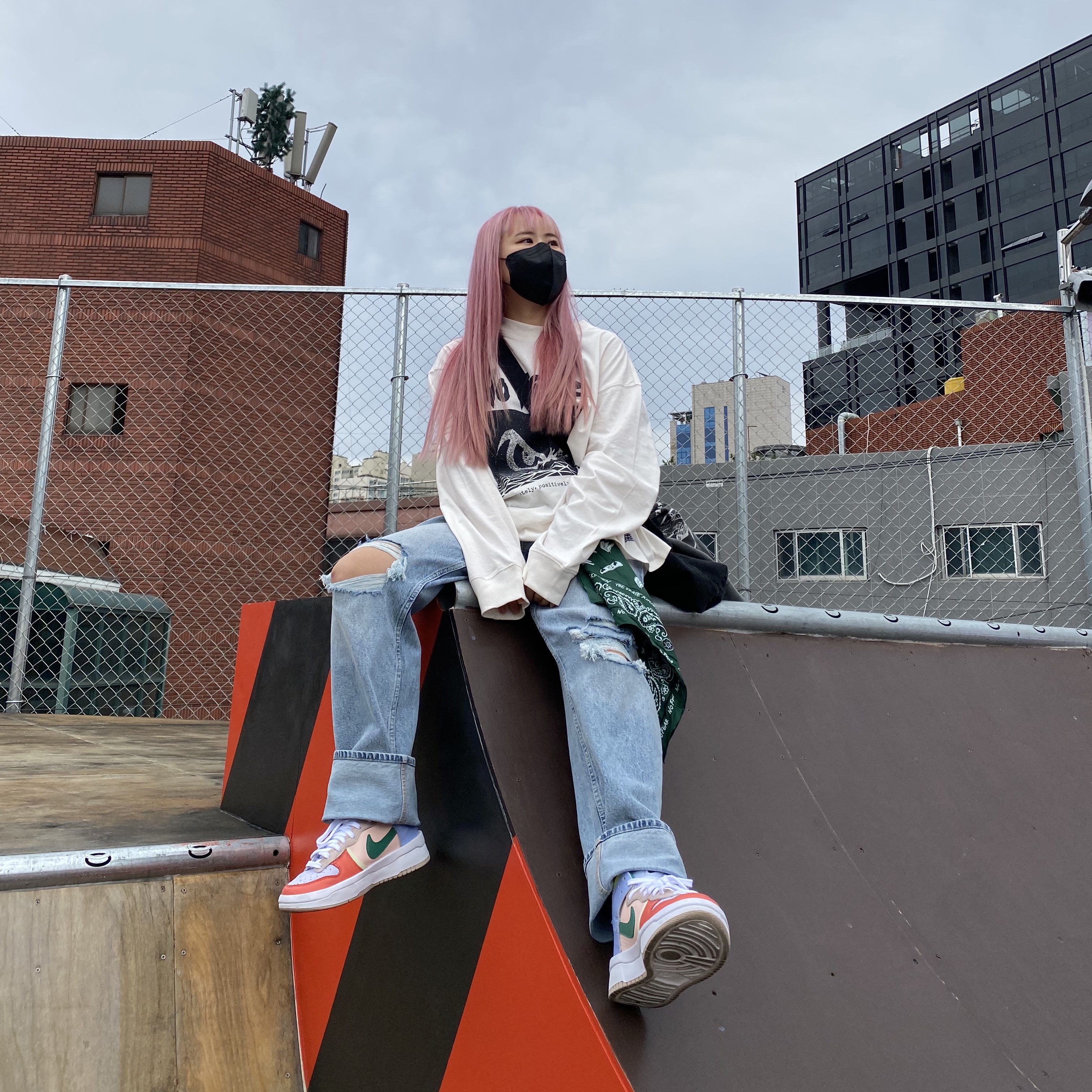 또니 (@__ddonie) 님의 게시물 | KREAM