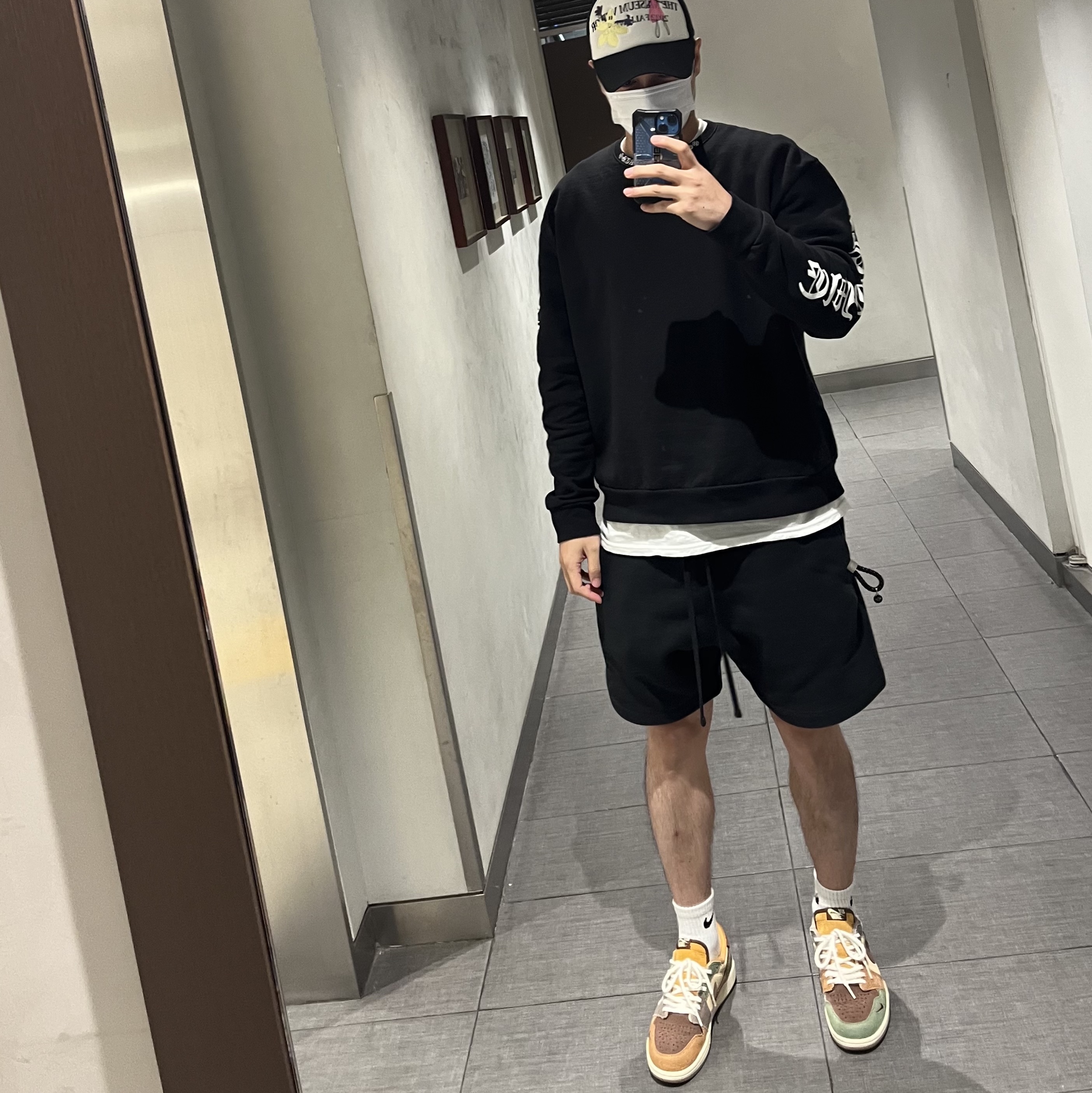 에센셜 더 코어 컬렉션 스웨트쇼츠 스트레치 리모, 조던 1 x 자이언 윌리엄슨 레트로 로우 OG 플랙스 앤 오일 그린 착용 스타일 - 1