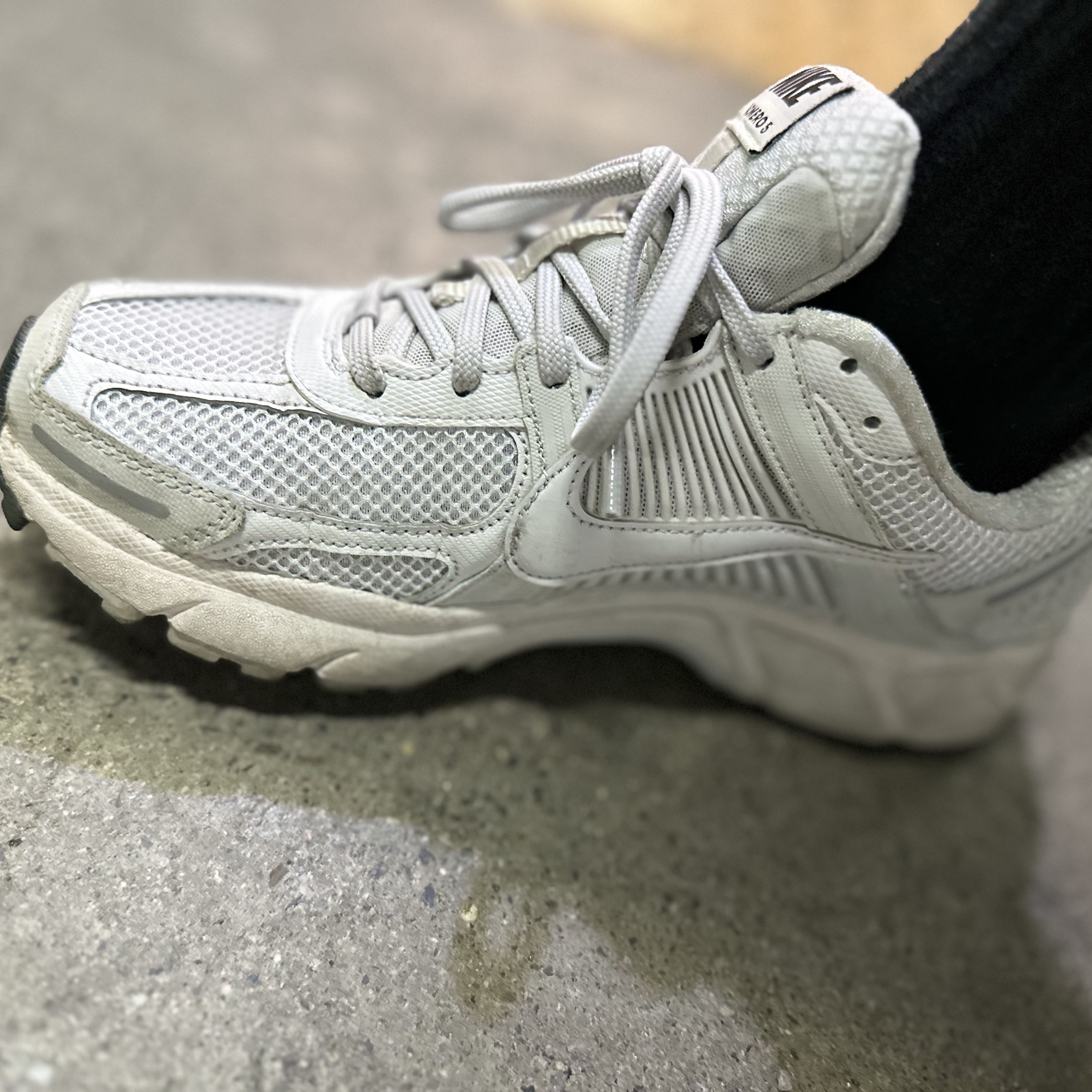 Nike Zoom Vomero 5 SP Vast Grey 2023 착용 스타일 - 2