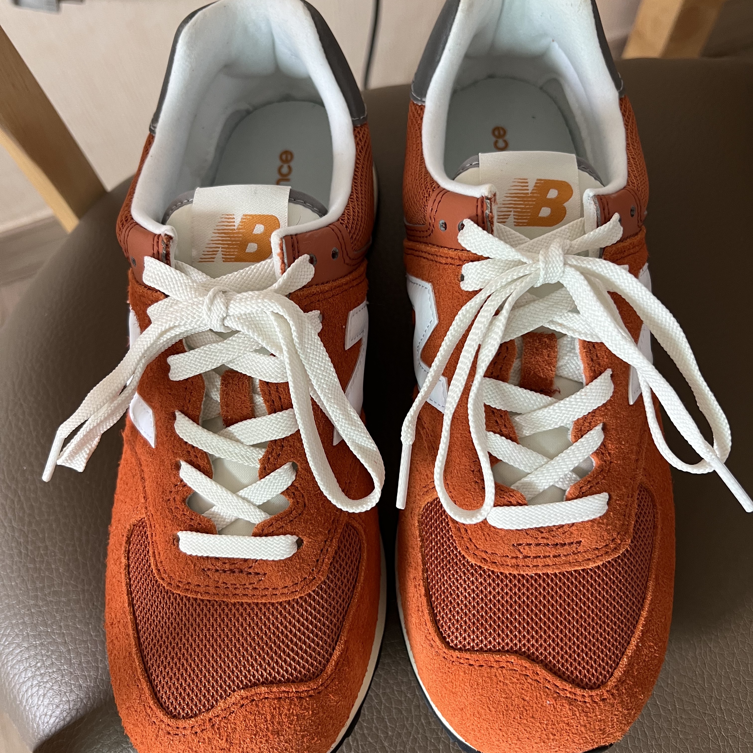 New Balance 574 Heritage Orange Burst White 착용 스타일