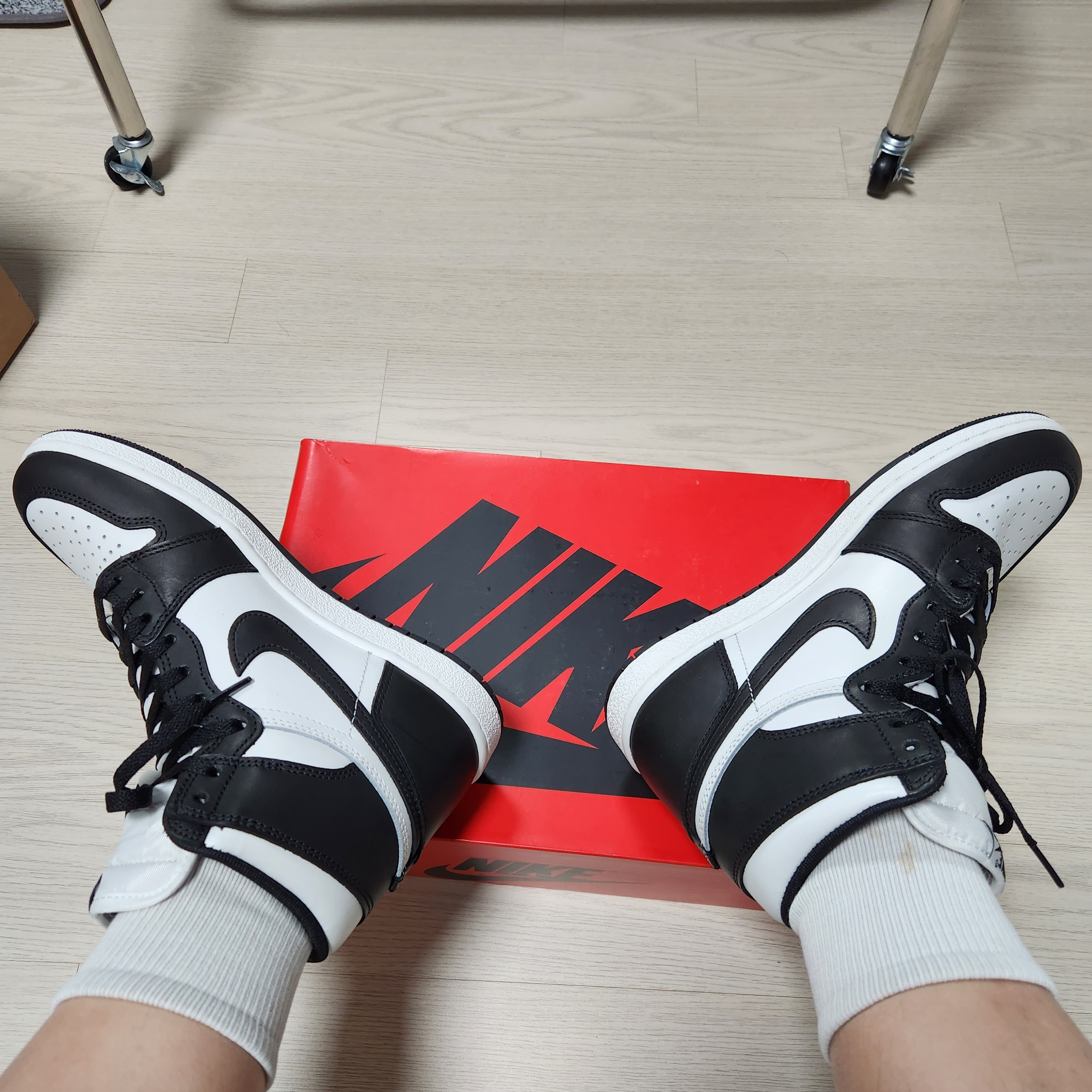 Jordan 1 High 85 Black White 착용 스타일 - 3