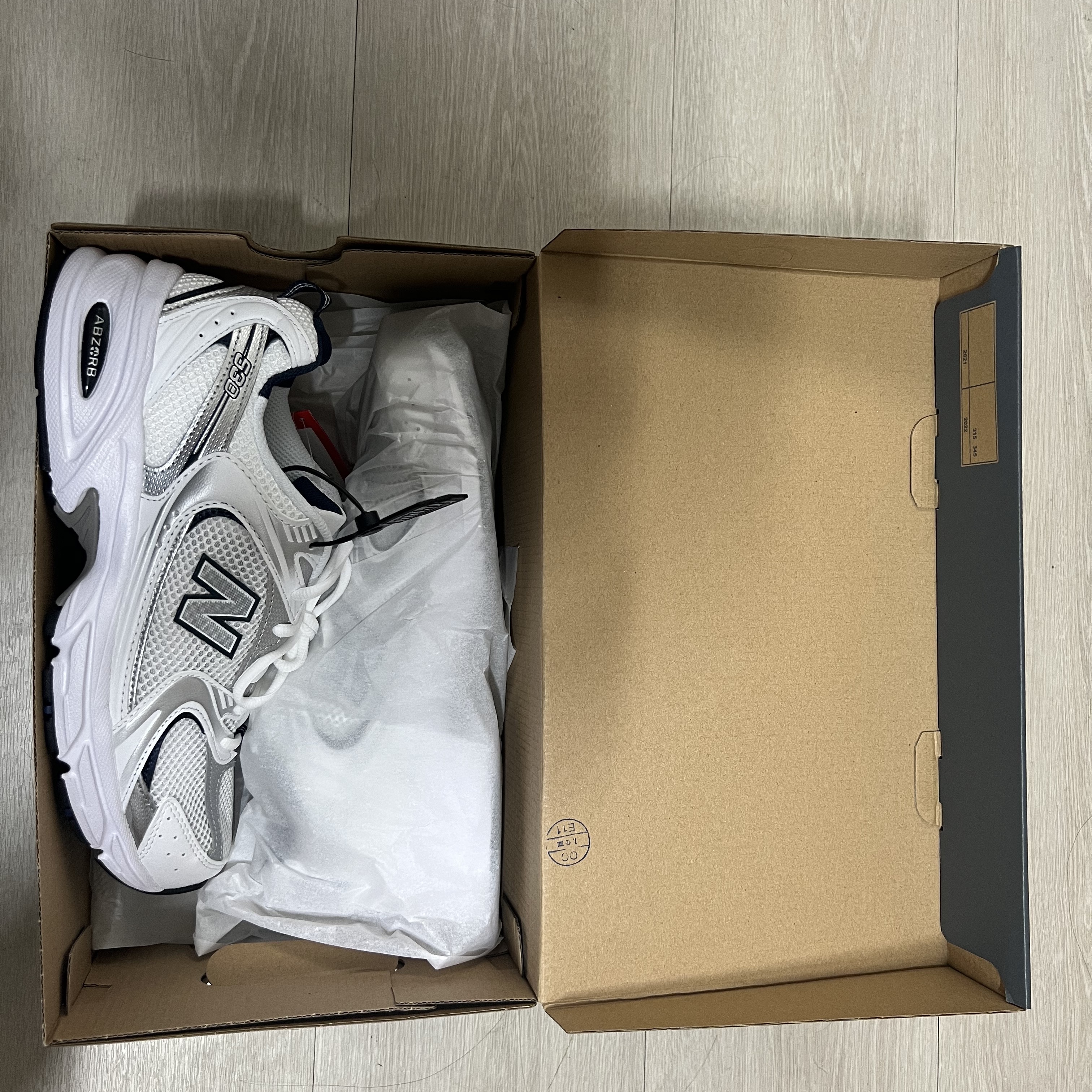 New Balance 530 White 착용 스타일 - 3