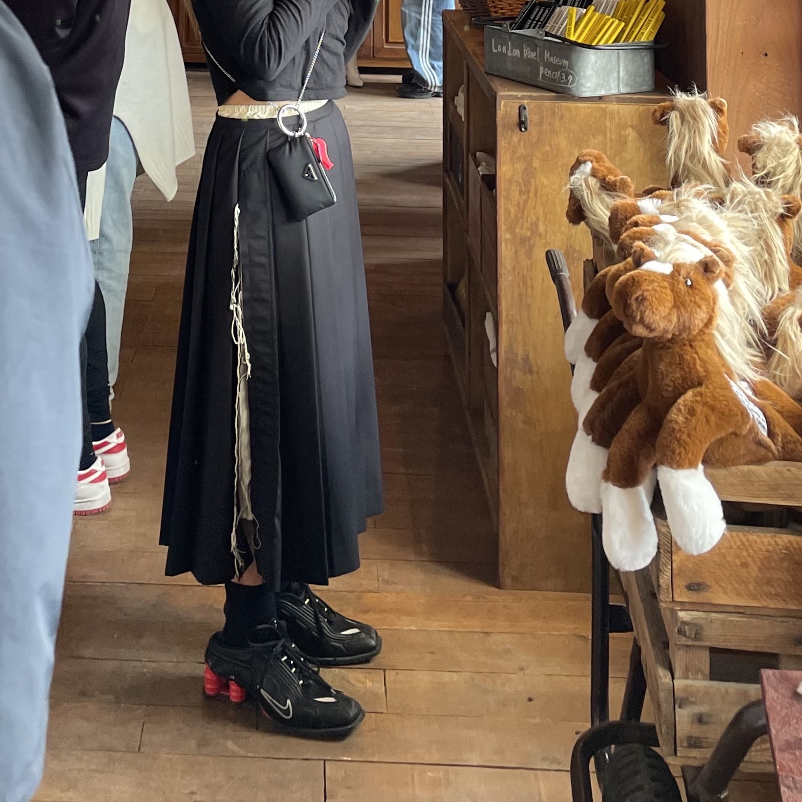 Nike x Martine Rose Shox MR4 Black, Prada Two Re-Nylon Pouches Black 착용 스타일