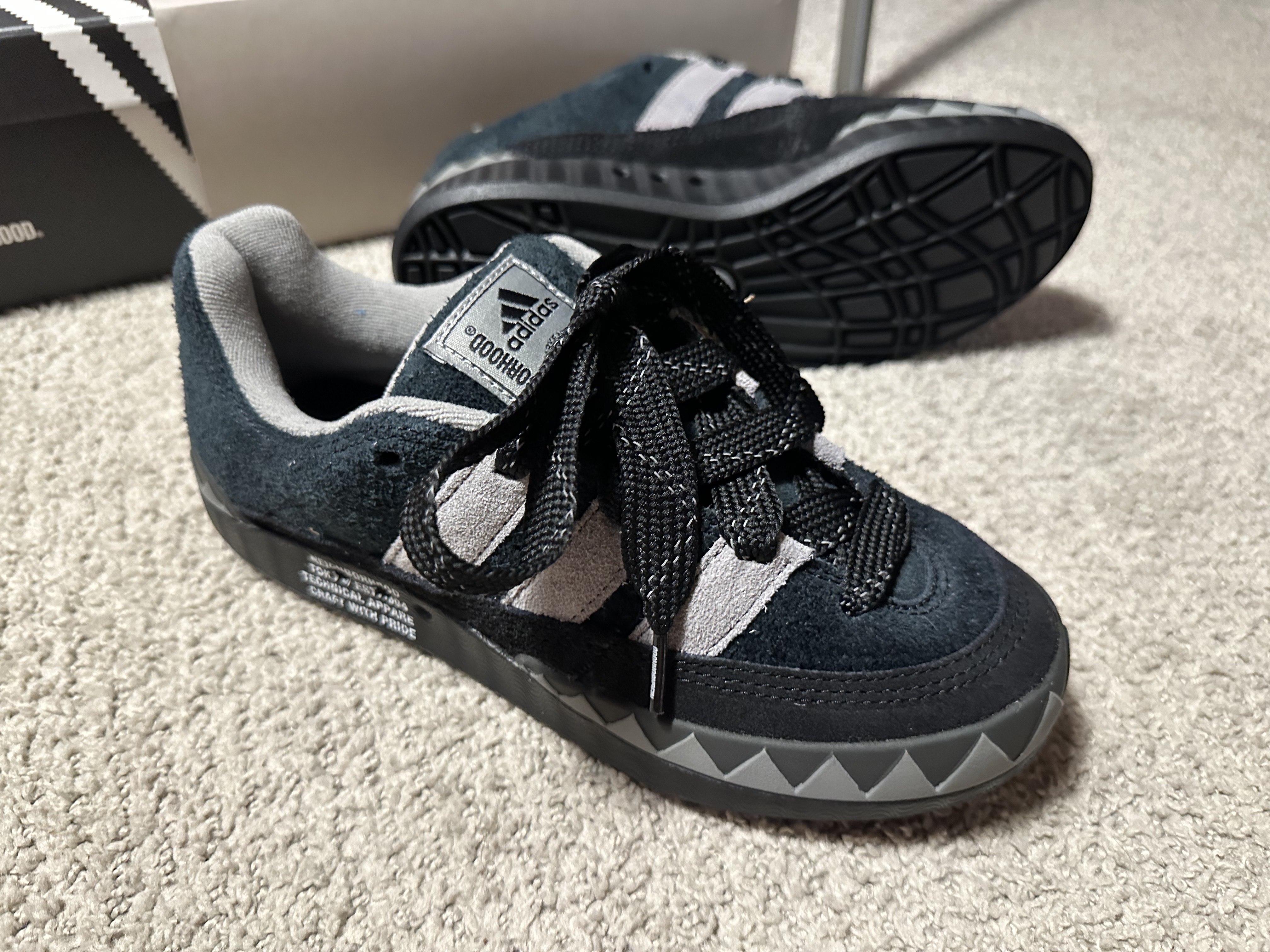 Adidas x Neighborhood Adimatic Core Black 착용 스타일 - 4