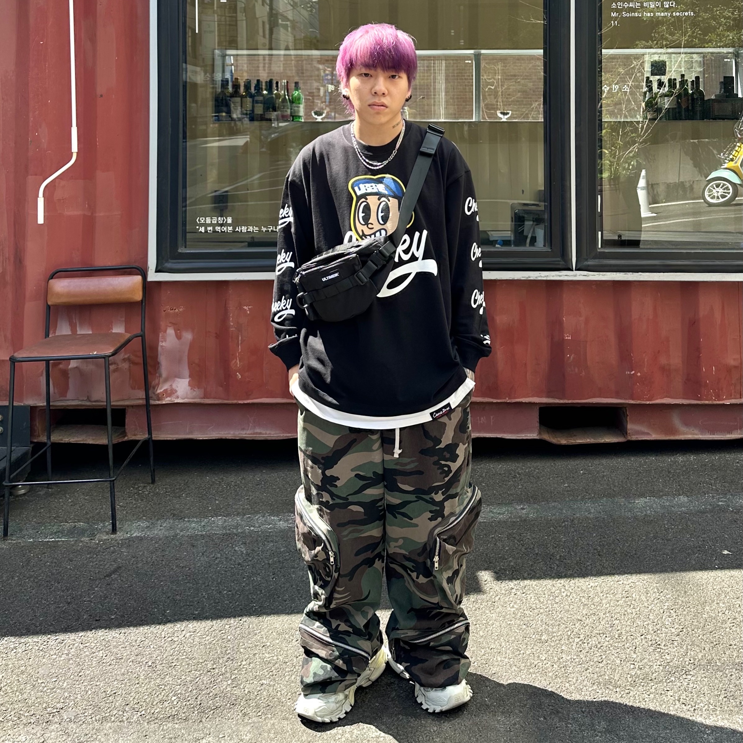 Balenciaga Track.2 Sneakers White Grey 착용 스타일 - 2