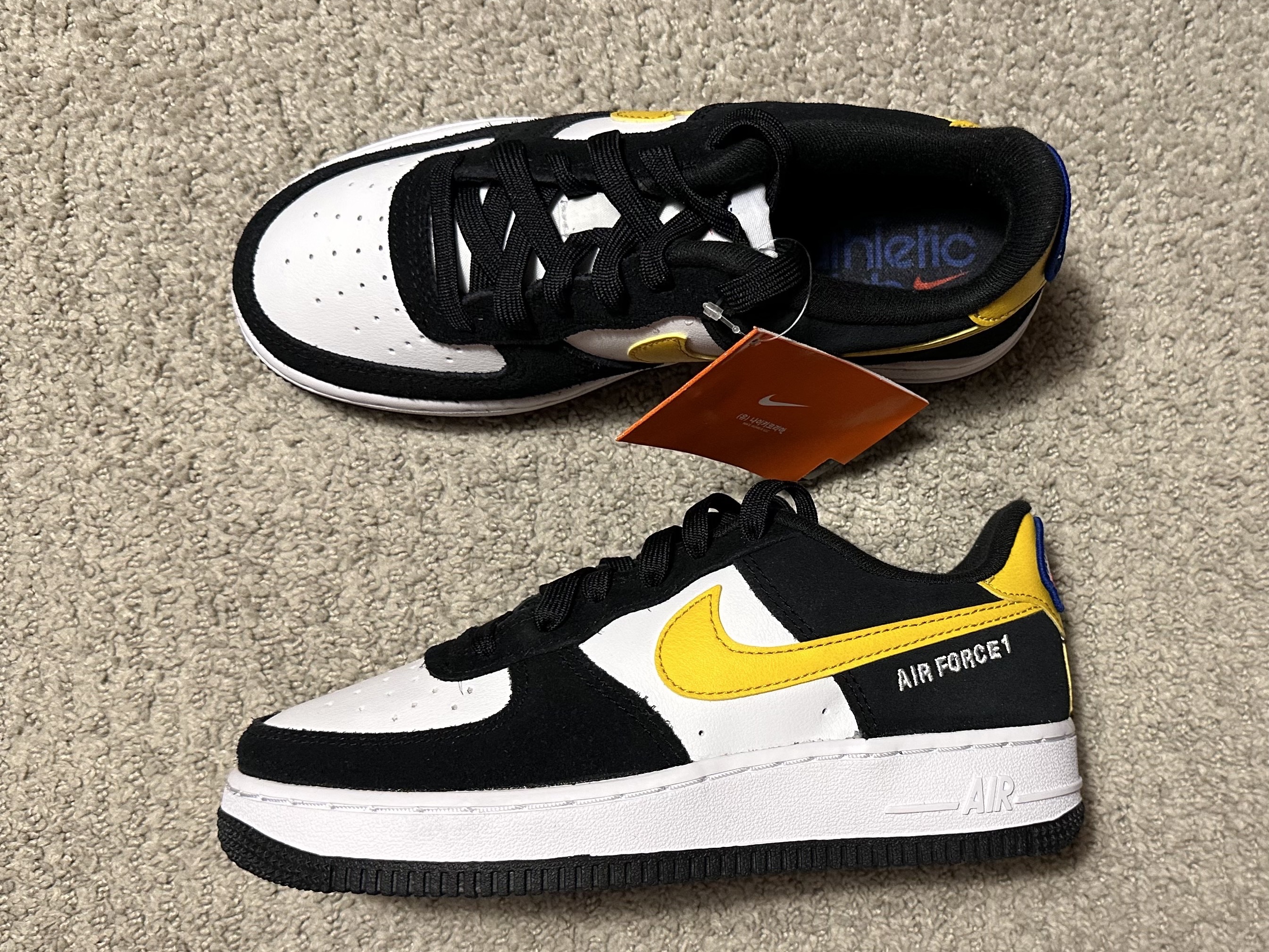 (GS) Nike Air Force 1 LV8 Athletic Club Black Dark Sulfur, (GS) Nike Air Force 1 LV8 Athletic Club Light Smoke Grey Marina 착용 스타일 - 4