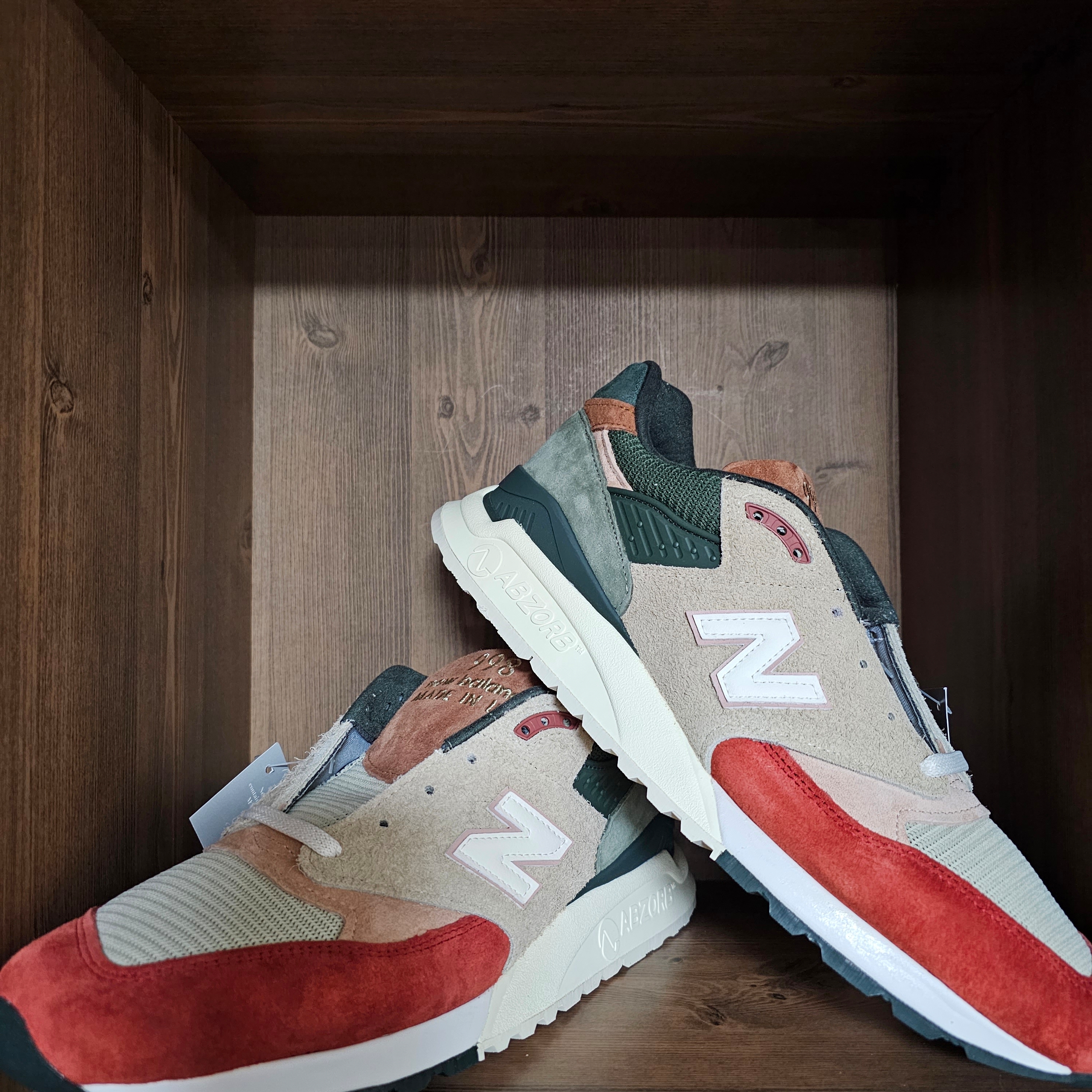 New Balance x Ronnie Fieg x Frank Lloyd 998 Broadacre City Beige 착용 스타일 - 2