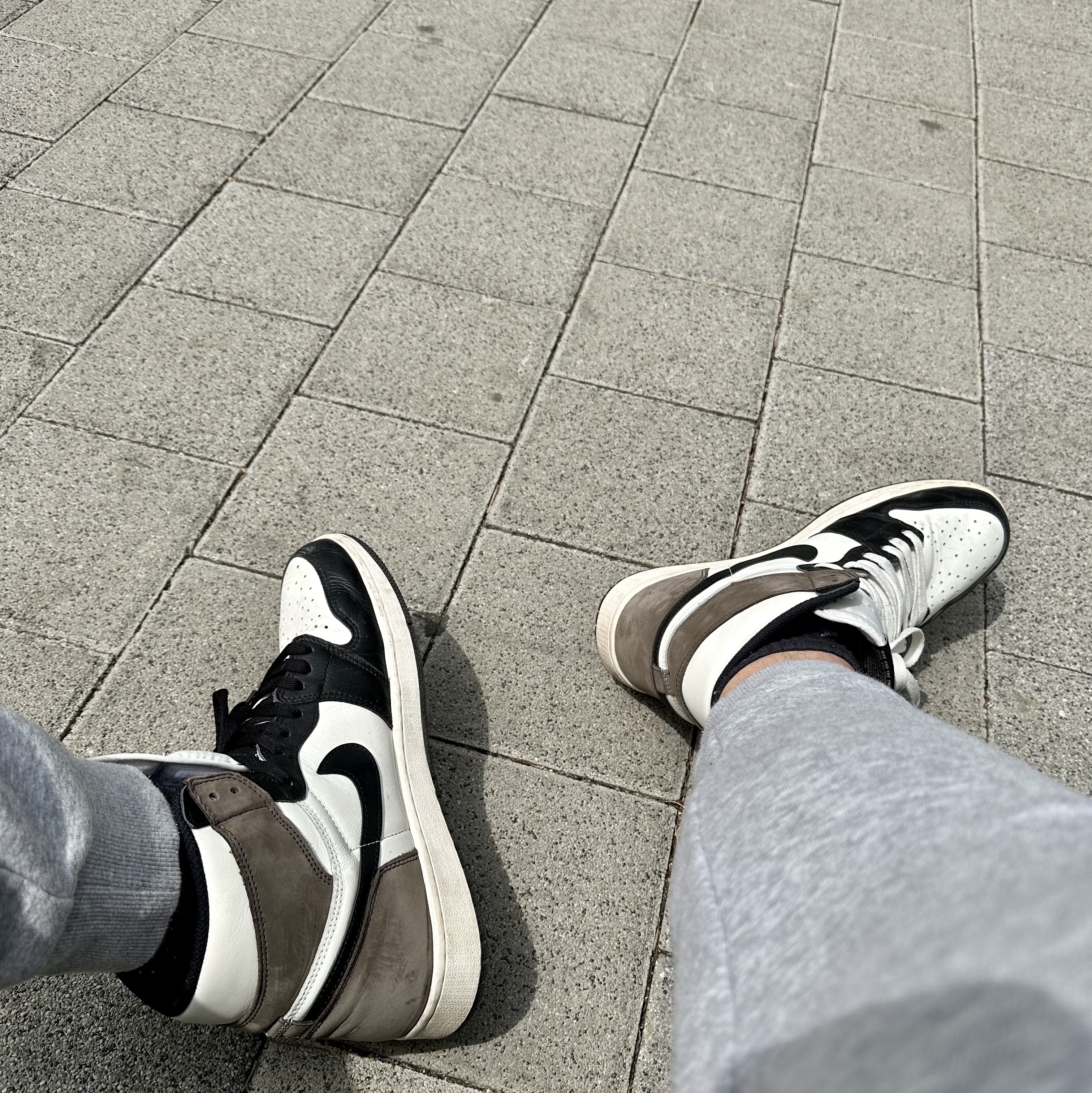 Jordan 1 Retro High OG Black Mocha 착용 스타일 - 1