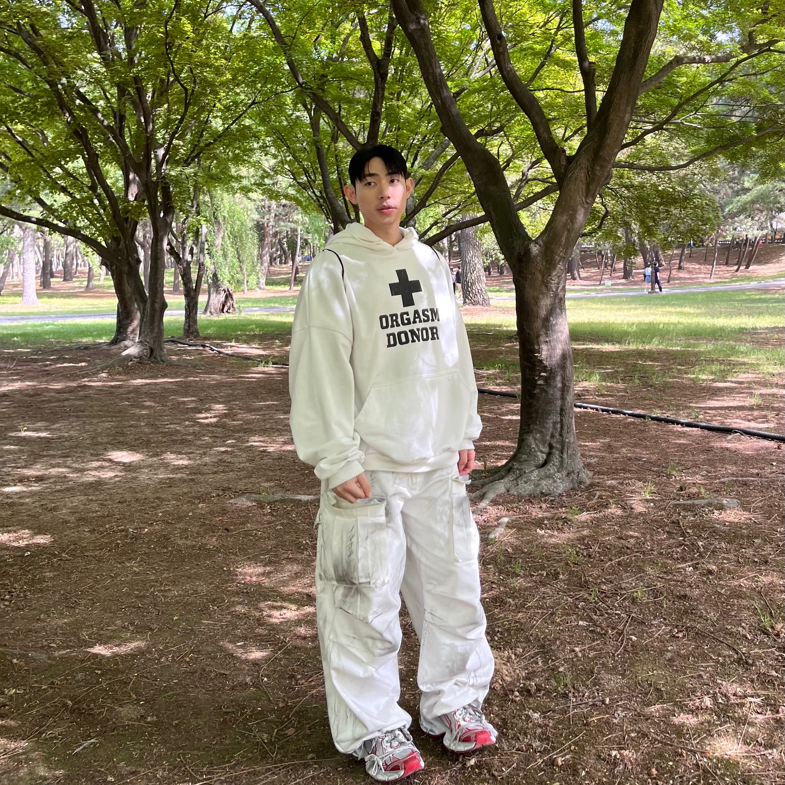 Balenciaga 3XL Sneakers White Red, Project G/R Orgasm Donor Hoodie Dirty White 착용 스타일