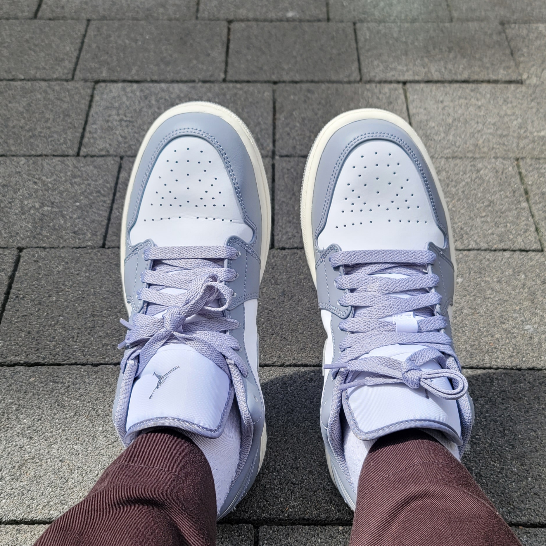 Jordan 1 Low Stealth and White 착용 스타일