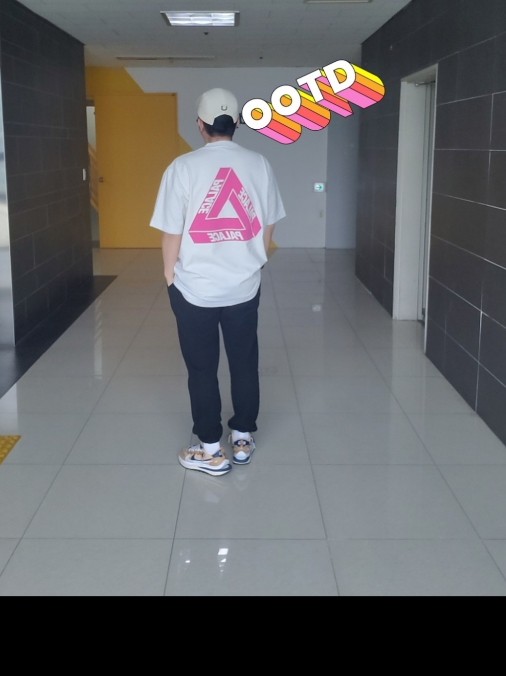 Palace Reacto Tri-Ferg T-Shirt Blue - 23SS, Supreme Waxed Cotton Camp Cap Natural - 21FW 착용 스타일